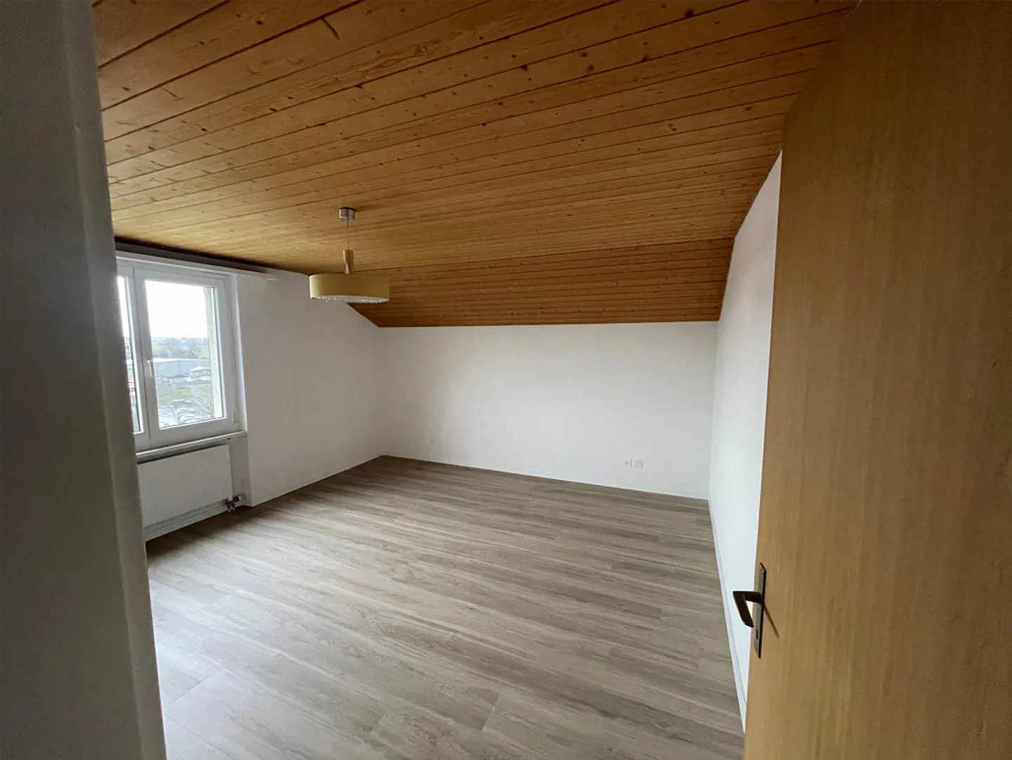 Appartamento luminoso e affascinante di 3,5 stanze - Foto 5 di 8