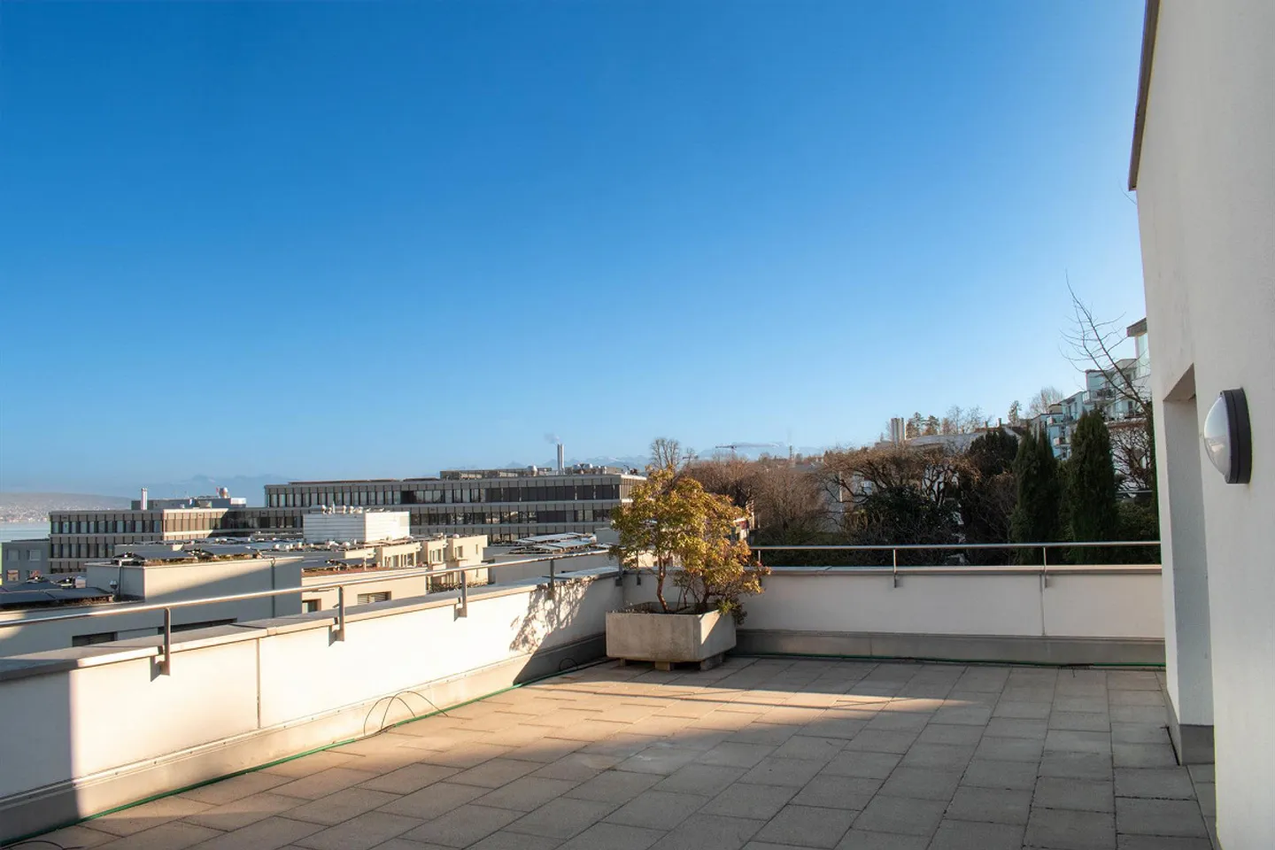 Maison de terrasse exclusive de 6,5 pièces avec vue sur le lac à Horgen - Photo 2 sur 11