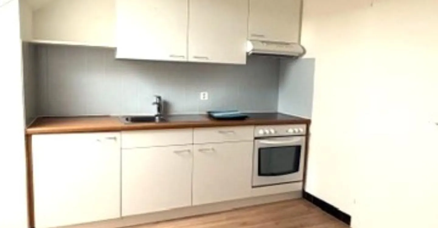 Cozy Apartment in Central Location - Photo 3 of 7