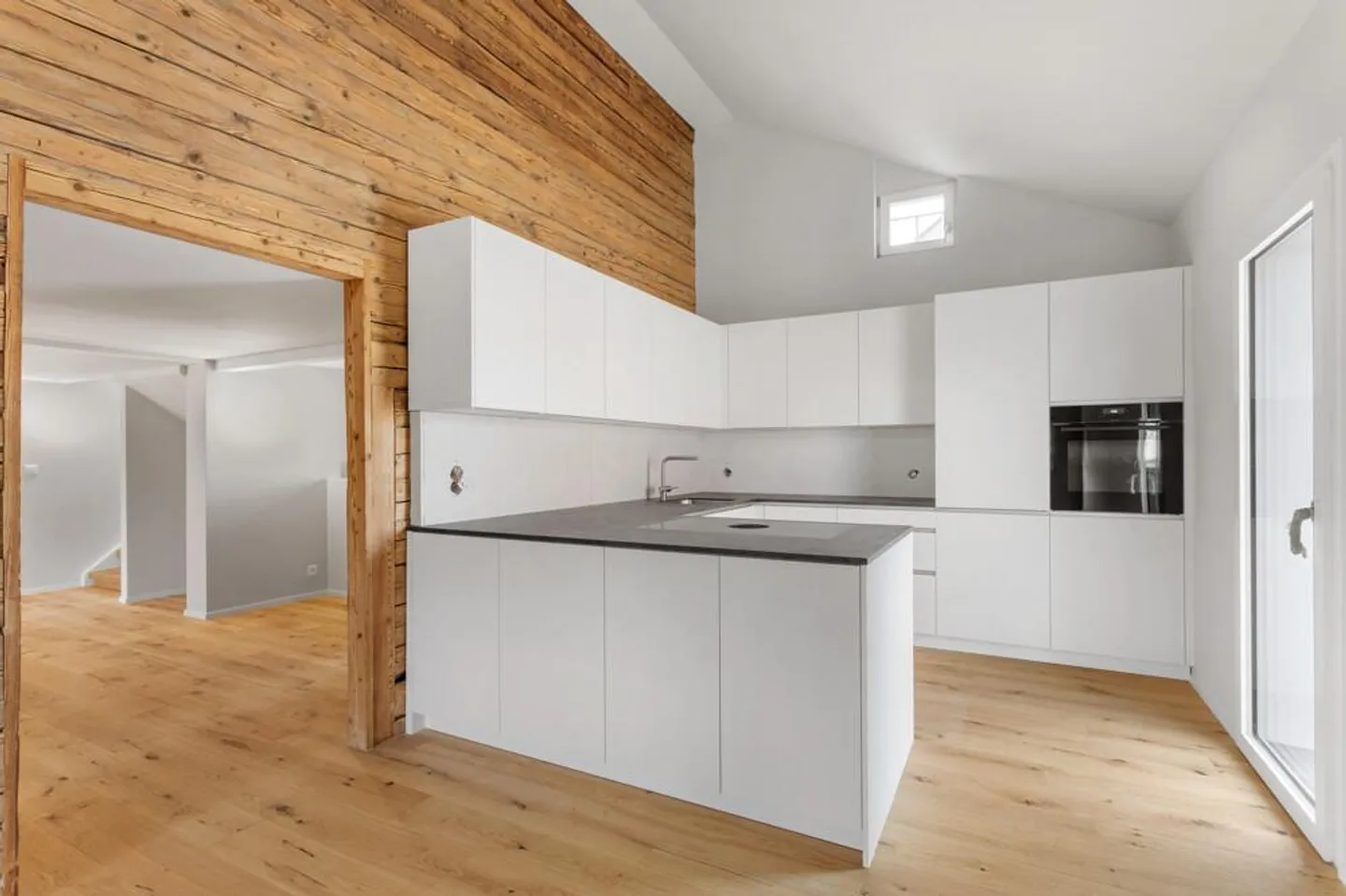 Unique Living & Working in Prime Location - Photo 2 of 11