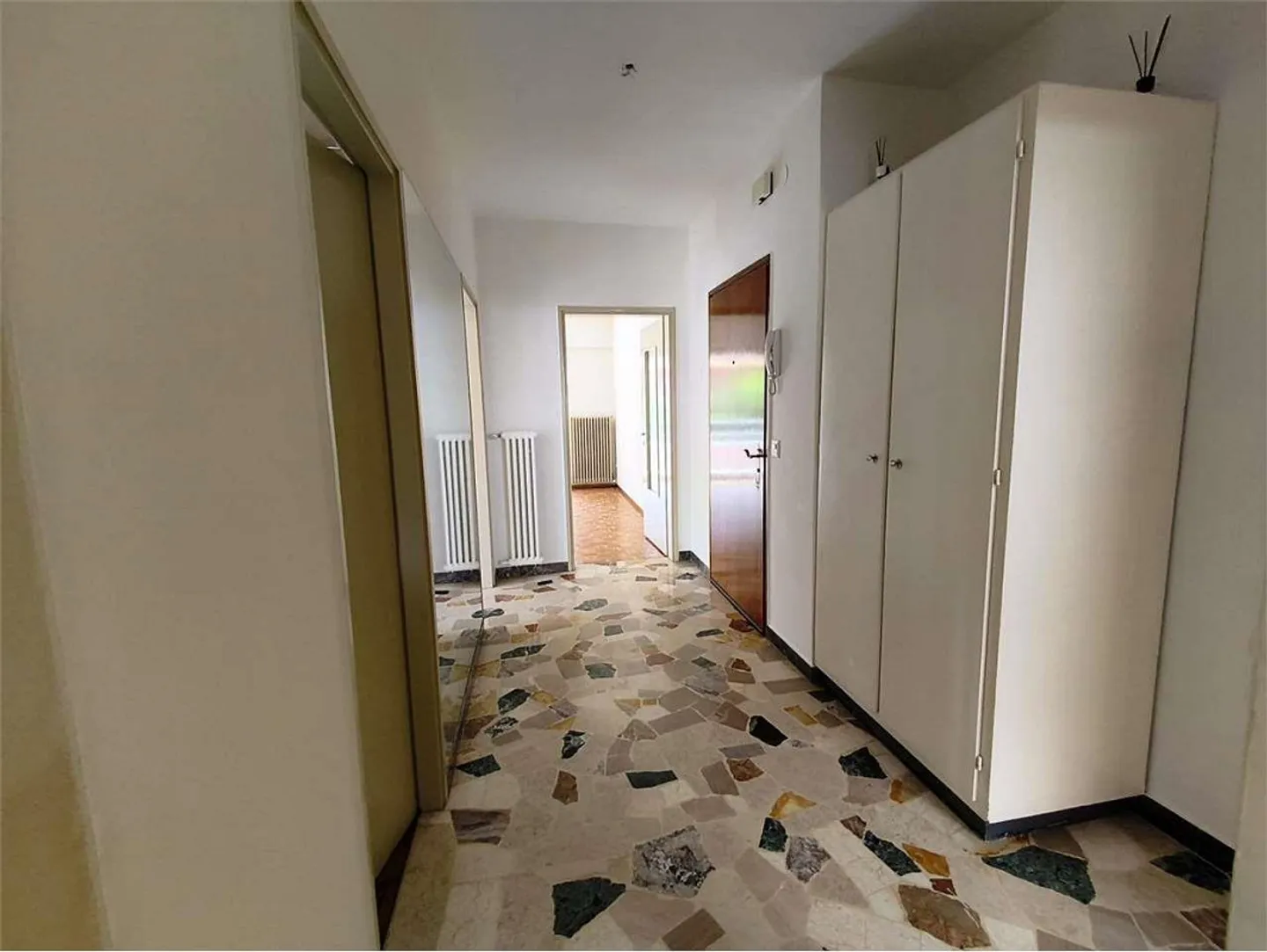 Massagno (Via dei Pioppi 1) - Geräumige 3.5 Zimmer mit Neuer Küche und Großem - Foto 2 von 12