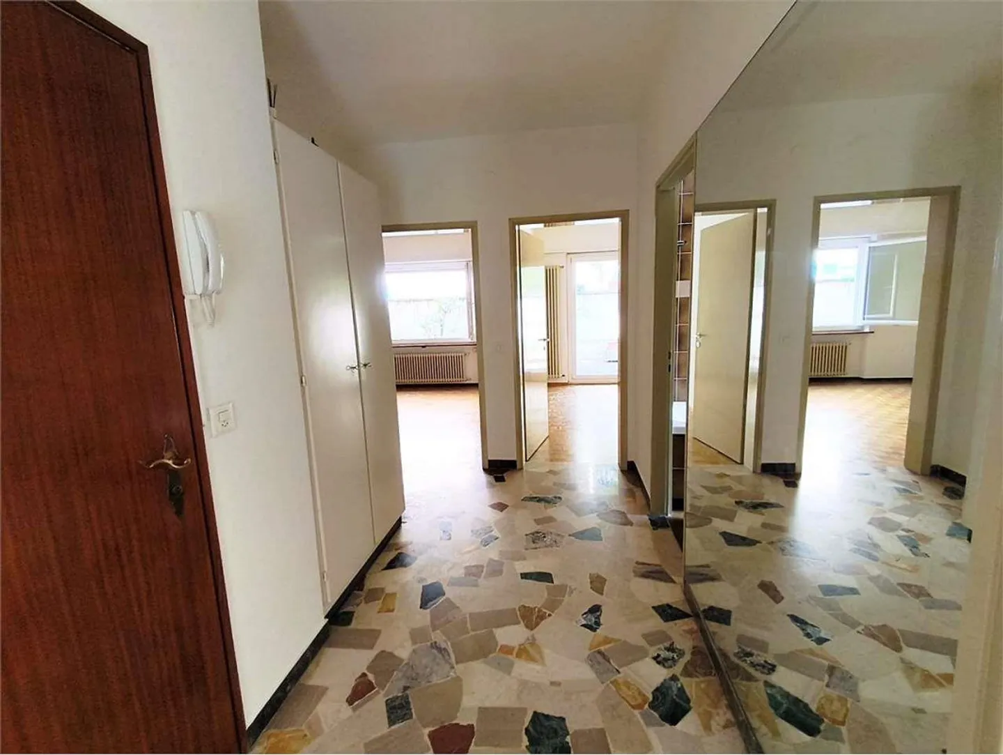 Massagno (Via dei Pioppi 1) - Geräumige 3.5 Zimmer mit Neuer Küche und Großem - Foto 3 von 12