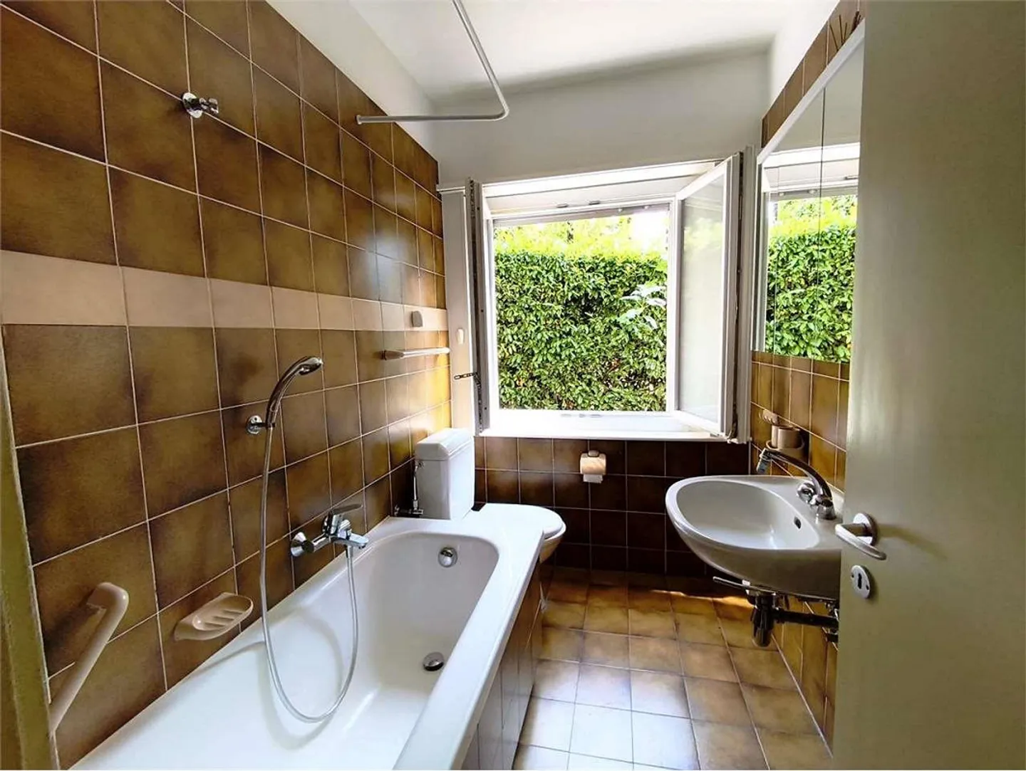 Massagno (Via dei Pioppi 1) - Geräumige 3.5 Zimmer mit Neuer Küche und Großem - Foto 9 von 12