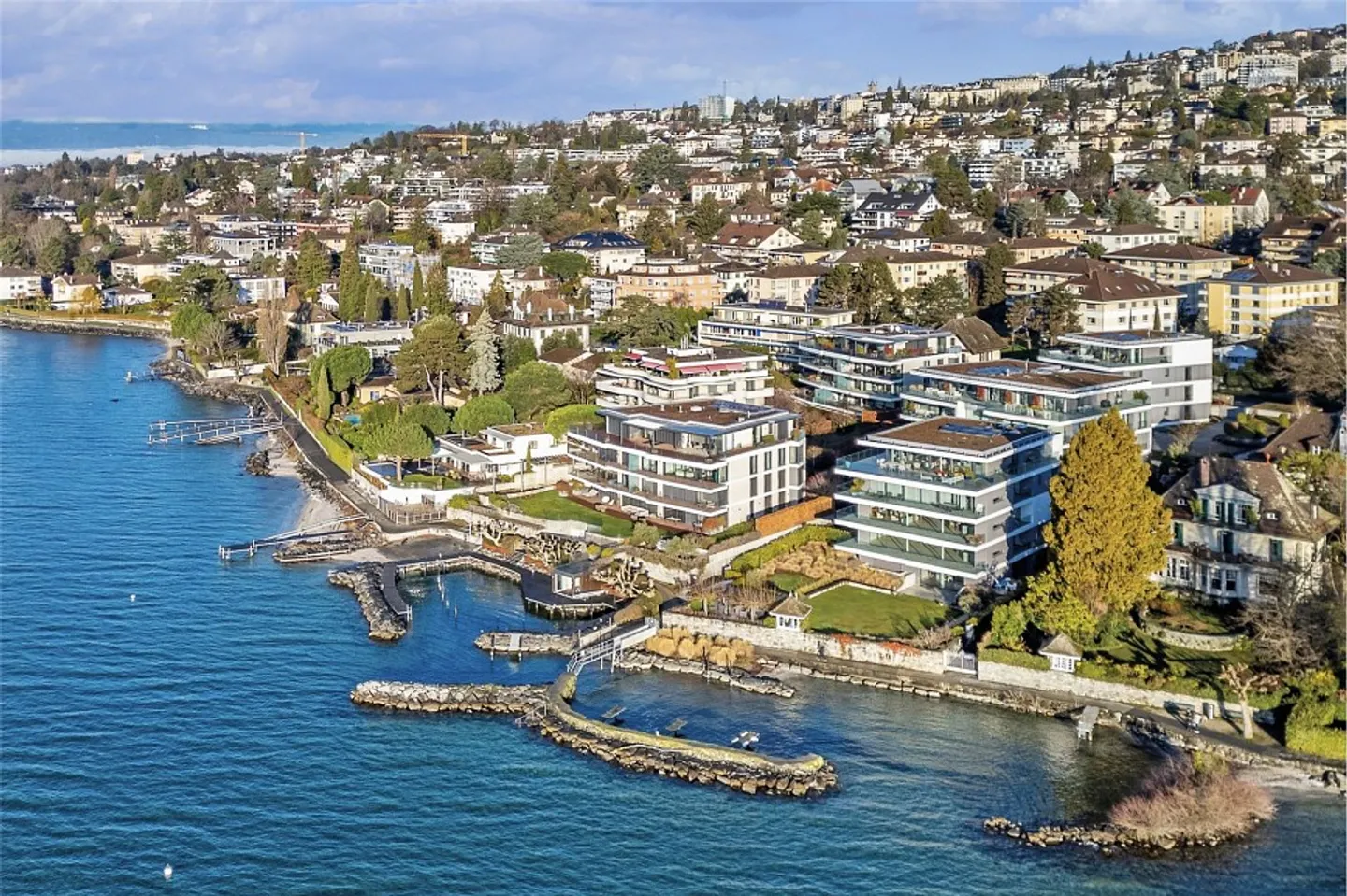 Lakeside Luxury Apartment - Photo 1 of 13