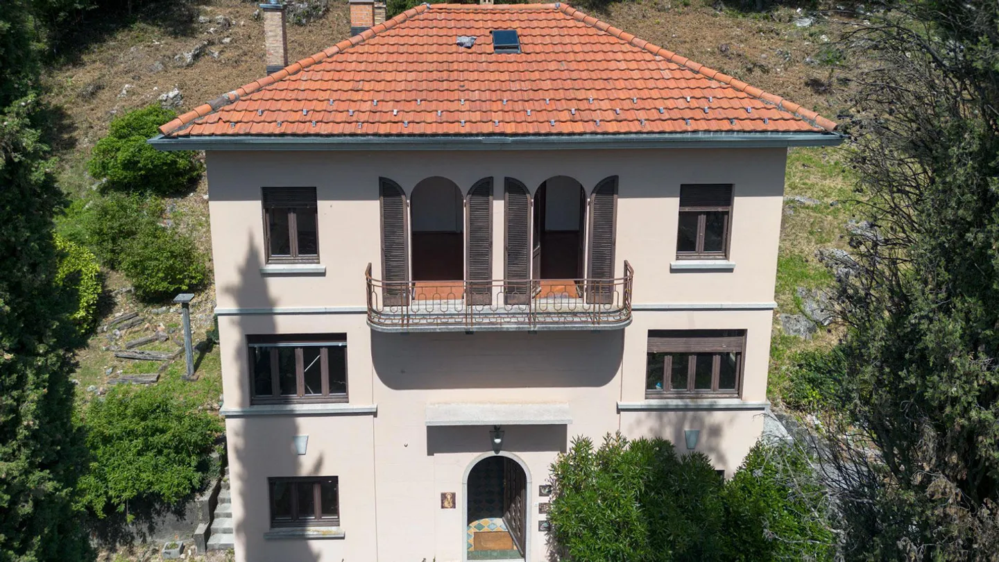 Villa historique avec potentiel de construction à Arzo - Photo 1 sur 7