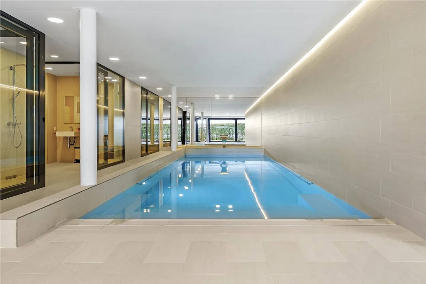Lakeside Luxury Apartment - Photo 12 of 13
