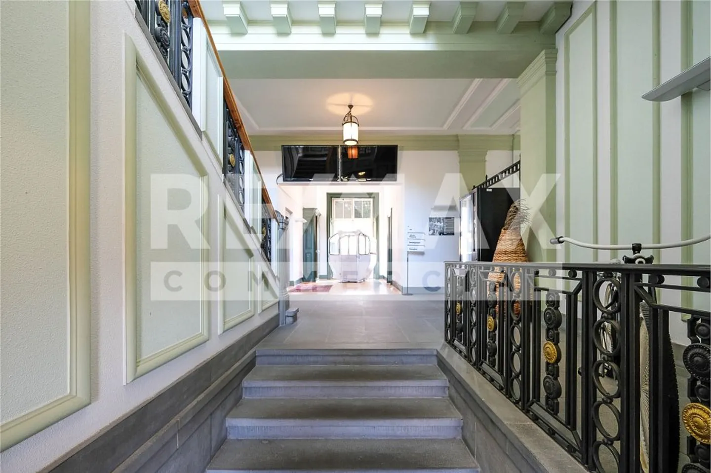 Spazi per uffici o studi versatili in affitto in un edificio rappresentativo! - Foto 2 di 13