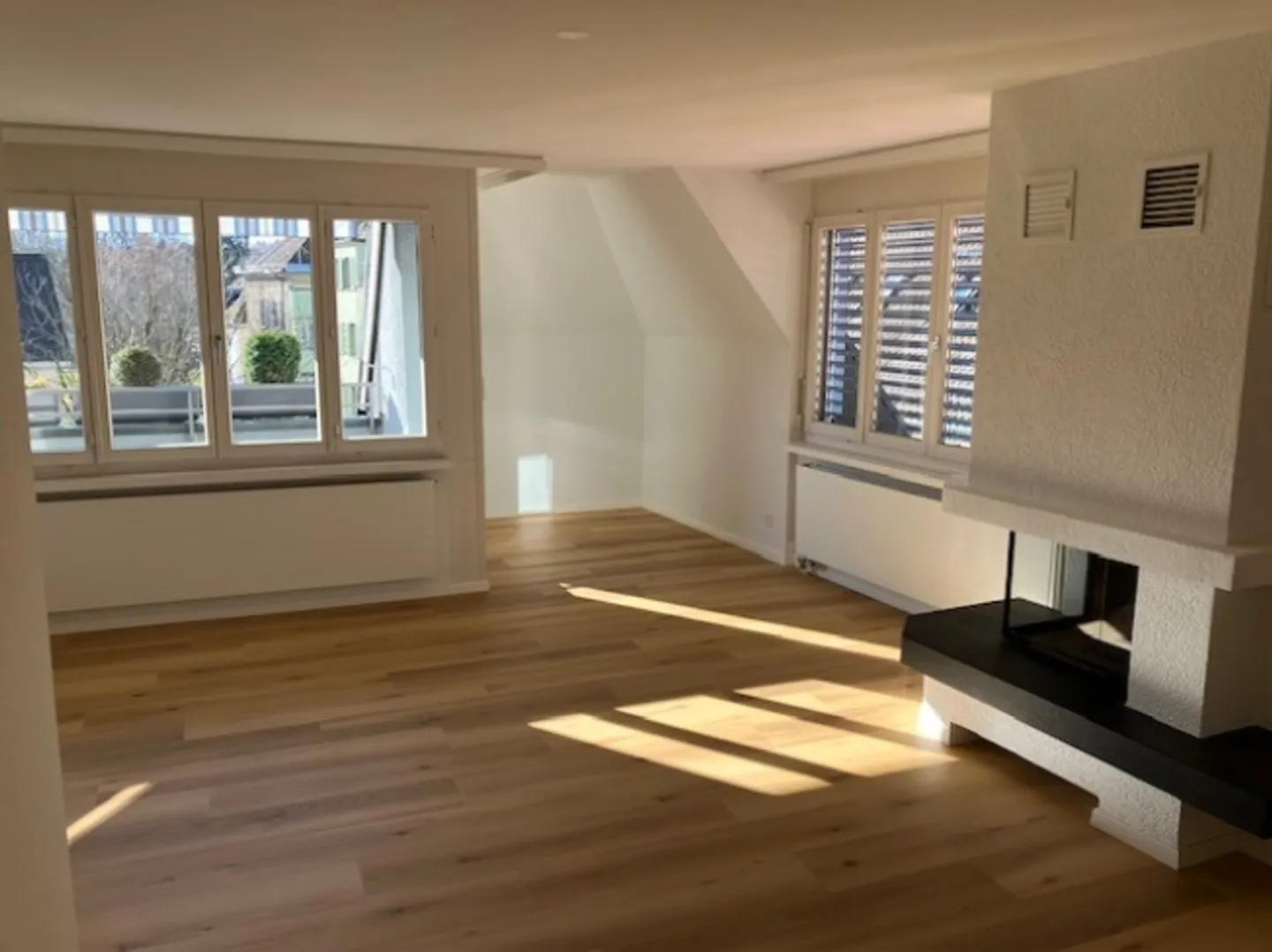 Spacious 5-Room Apartment - Photo 1 of 1