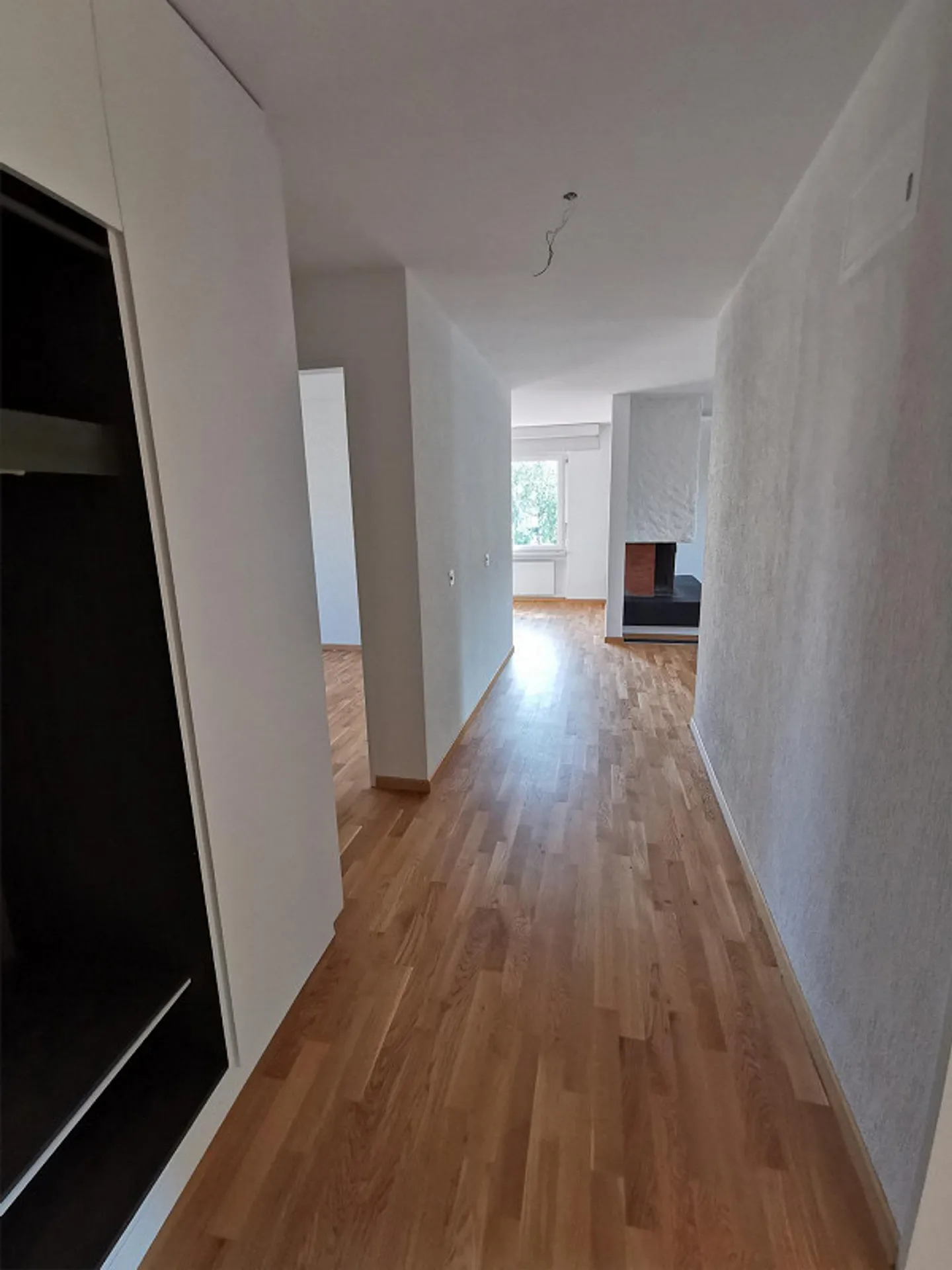 Appartamento affascinante 3.5 locali con camino e balcone a Bülach - Foto 2 di 8