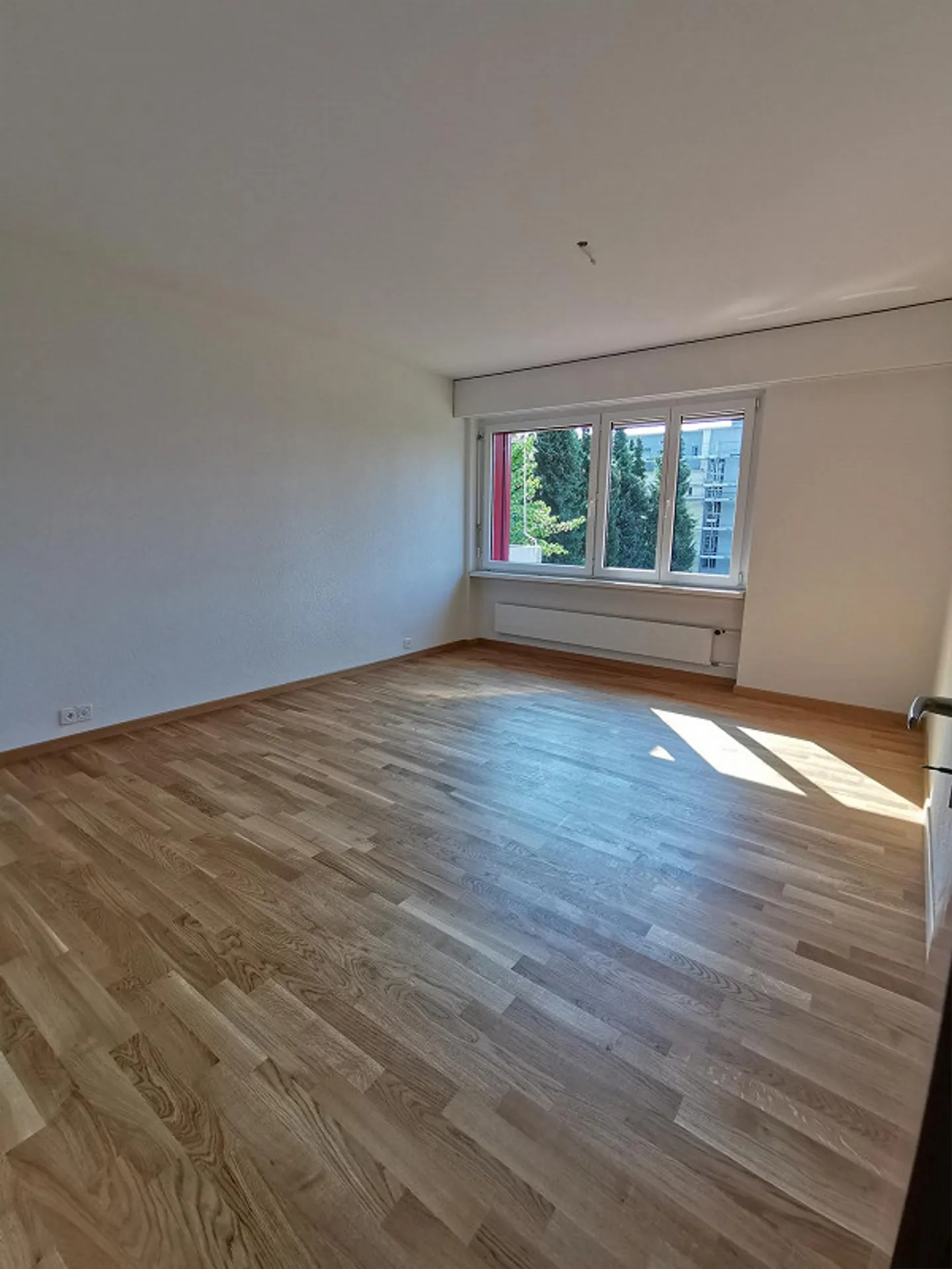 Appartamento affascinante 3.5 locali con camino e balcone a Bülach - Foto 4 di 8