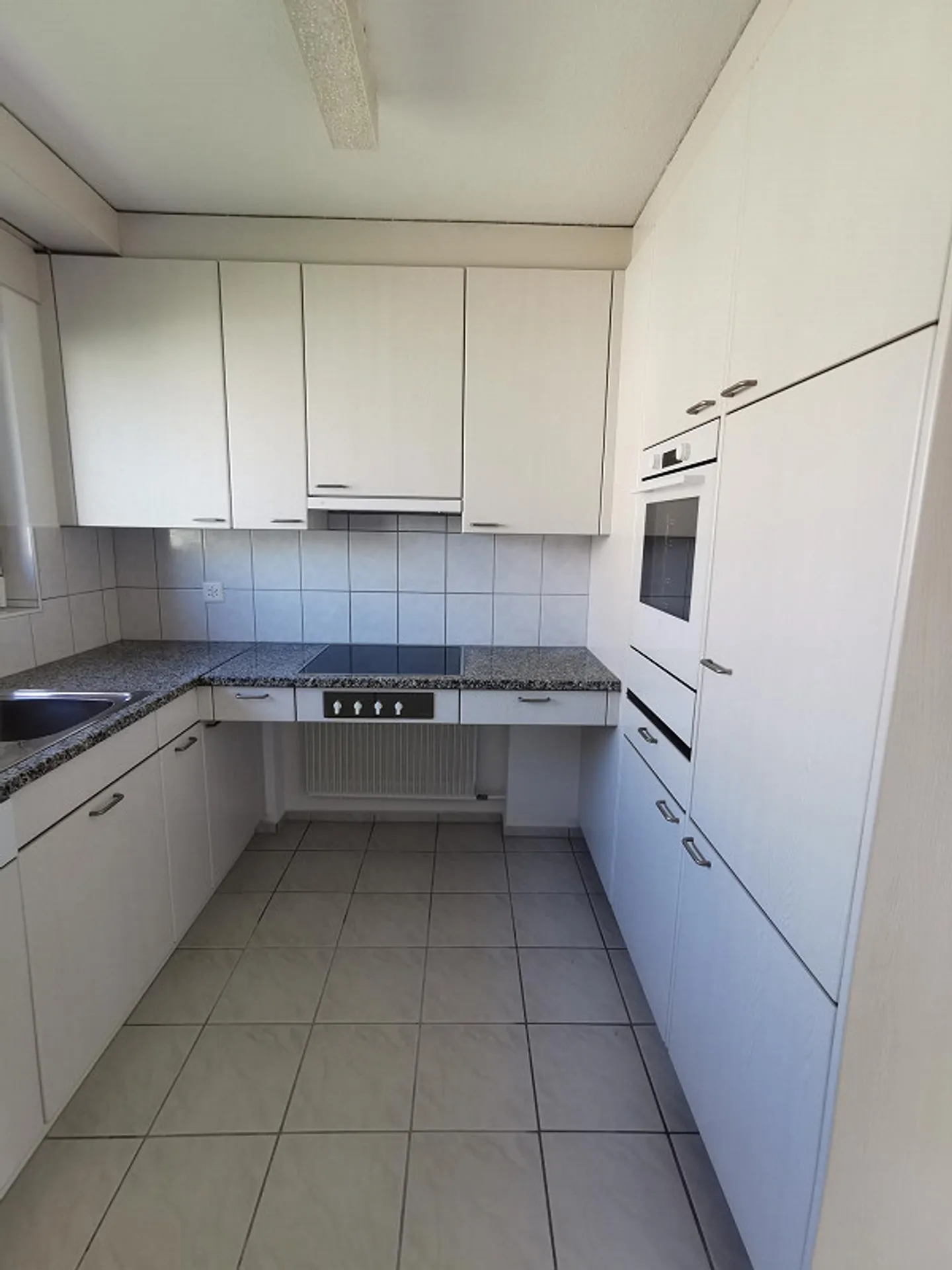 Appartamento affascinante 3.5 locali con camino e balcone a Bülach - Foto 6 di 8