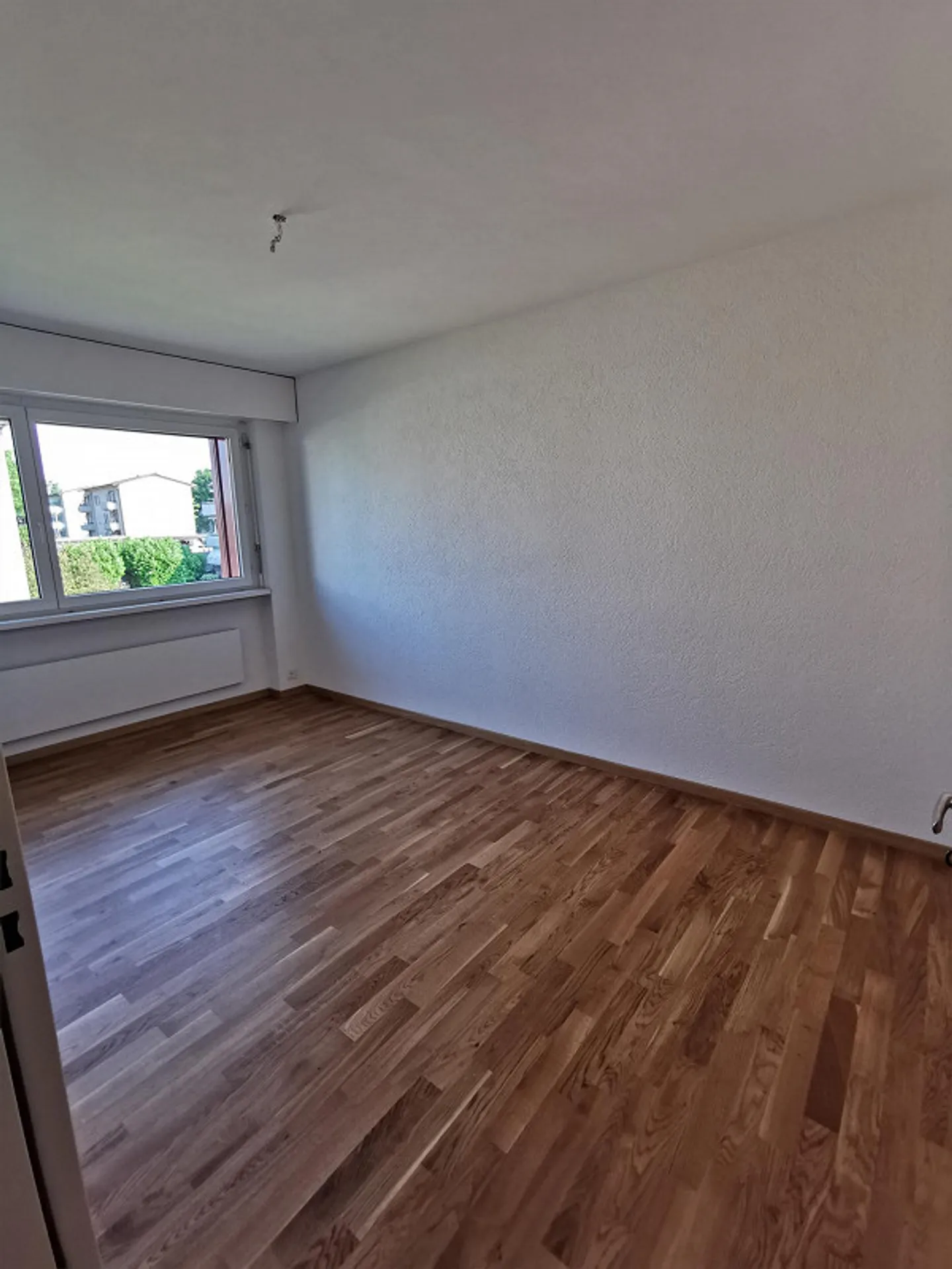 Appartamento affascinante 3.5 locali con camino e balcone a Bülach - Foto 5 di 8