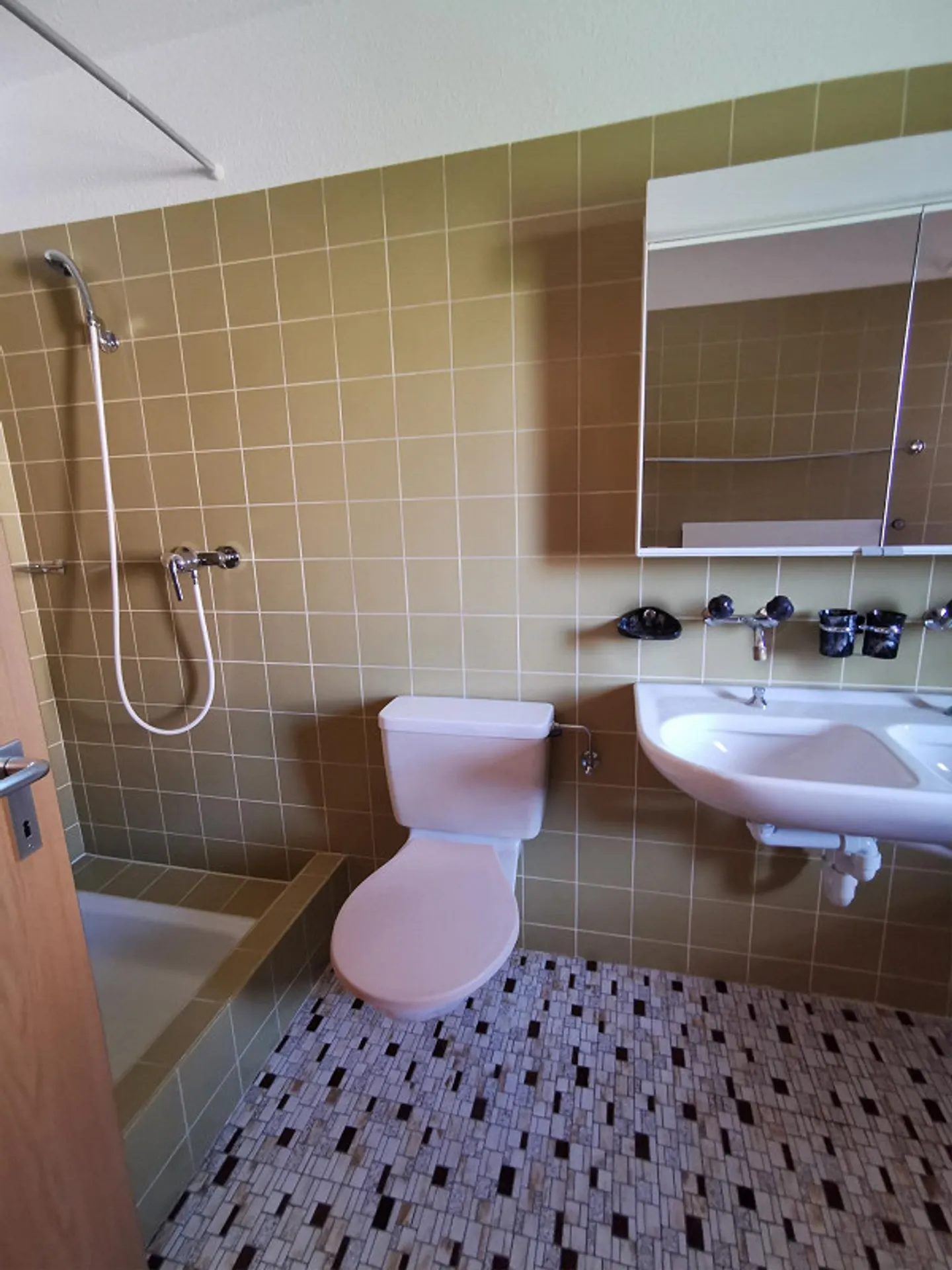 Appartamento affascinante 3.5 locali con camino e balcone a Bülach - Foto 8 di 8