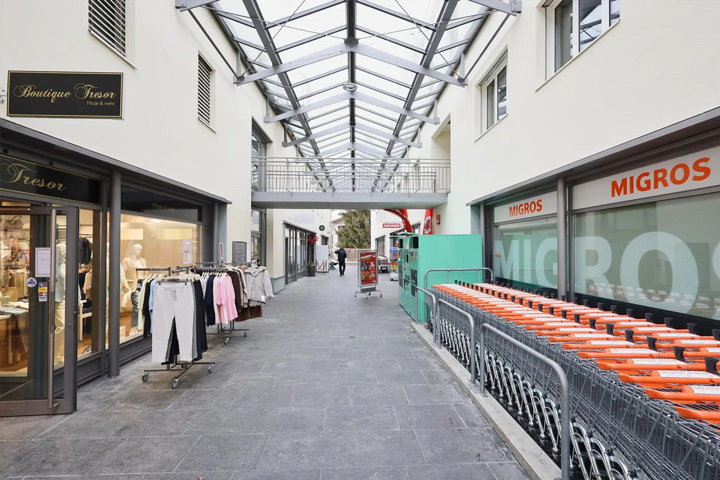 Retail space in shopping arcade approx. 68m2 for rent - Photo 3 of 12