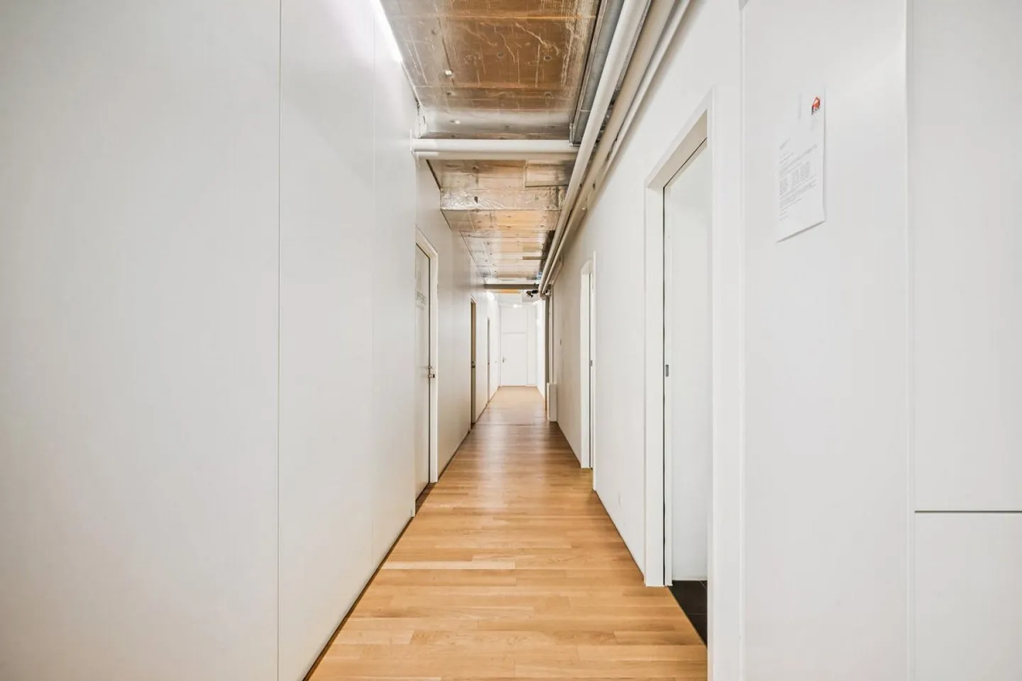 Spazio ufficio moderno nella Limmat Tower 258 m2 al 1° piano - Foto 3 di 9