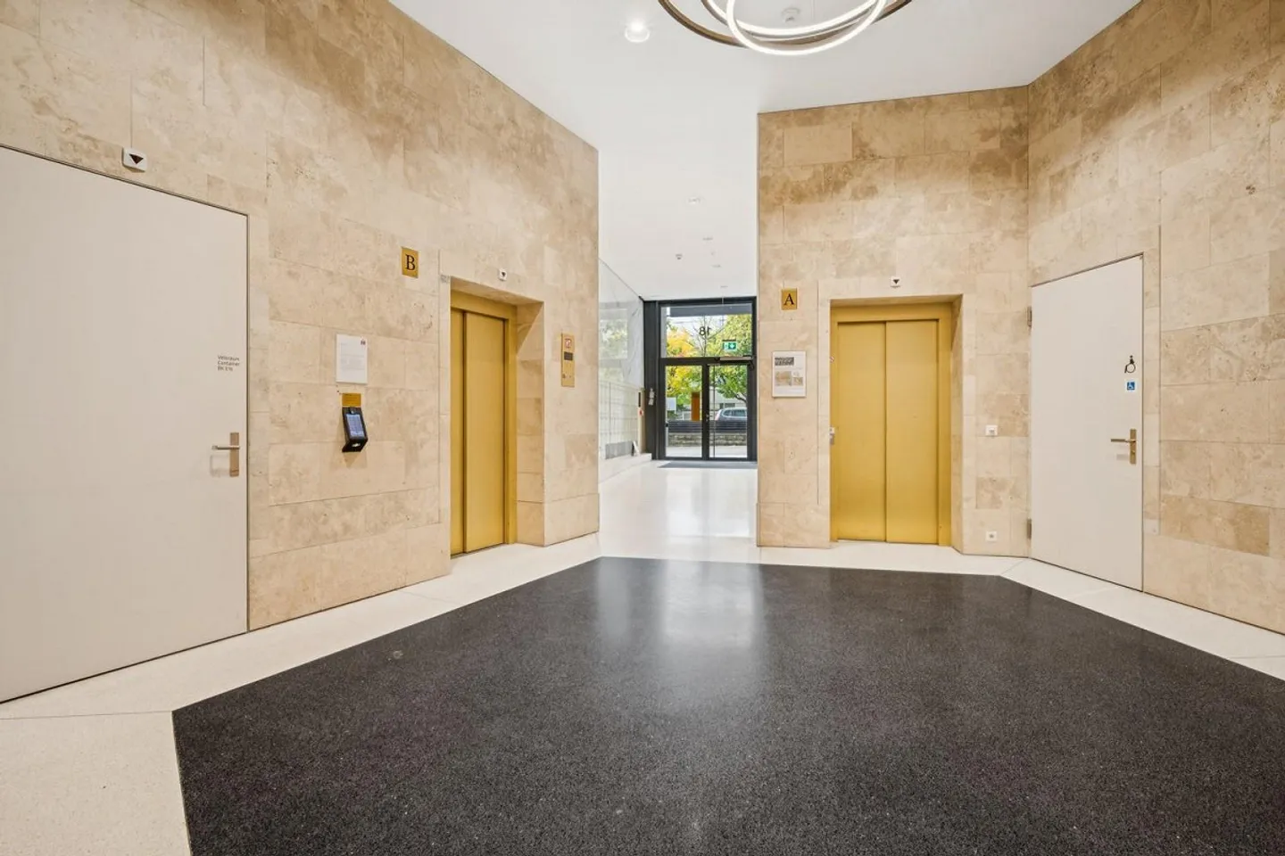 Spazio ufficio moderno nella Limmat Tower 258 m2 al 1° piano - Foto 8 di 9