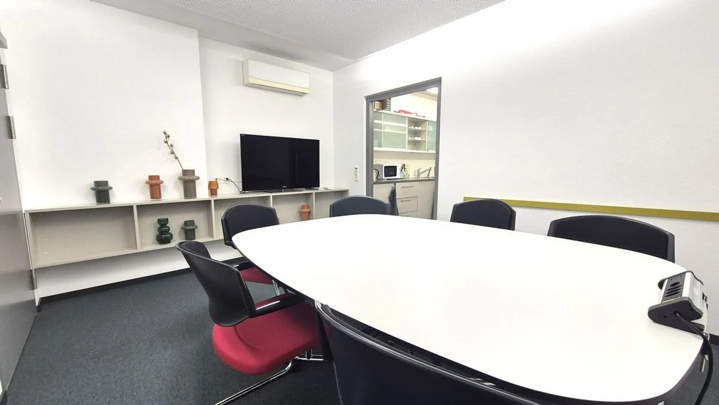 Bureau d'équipe meublé avec salle de bain privée et service de première classe au cœur de Bâle - Photo 8 sur 12