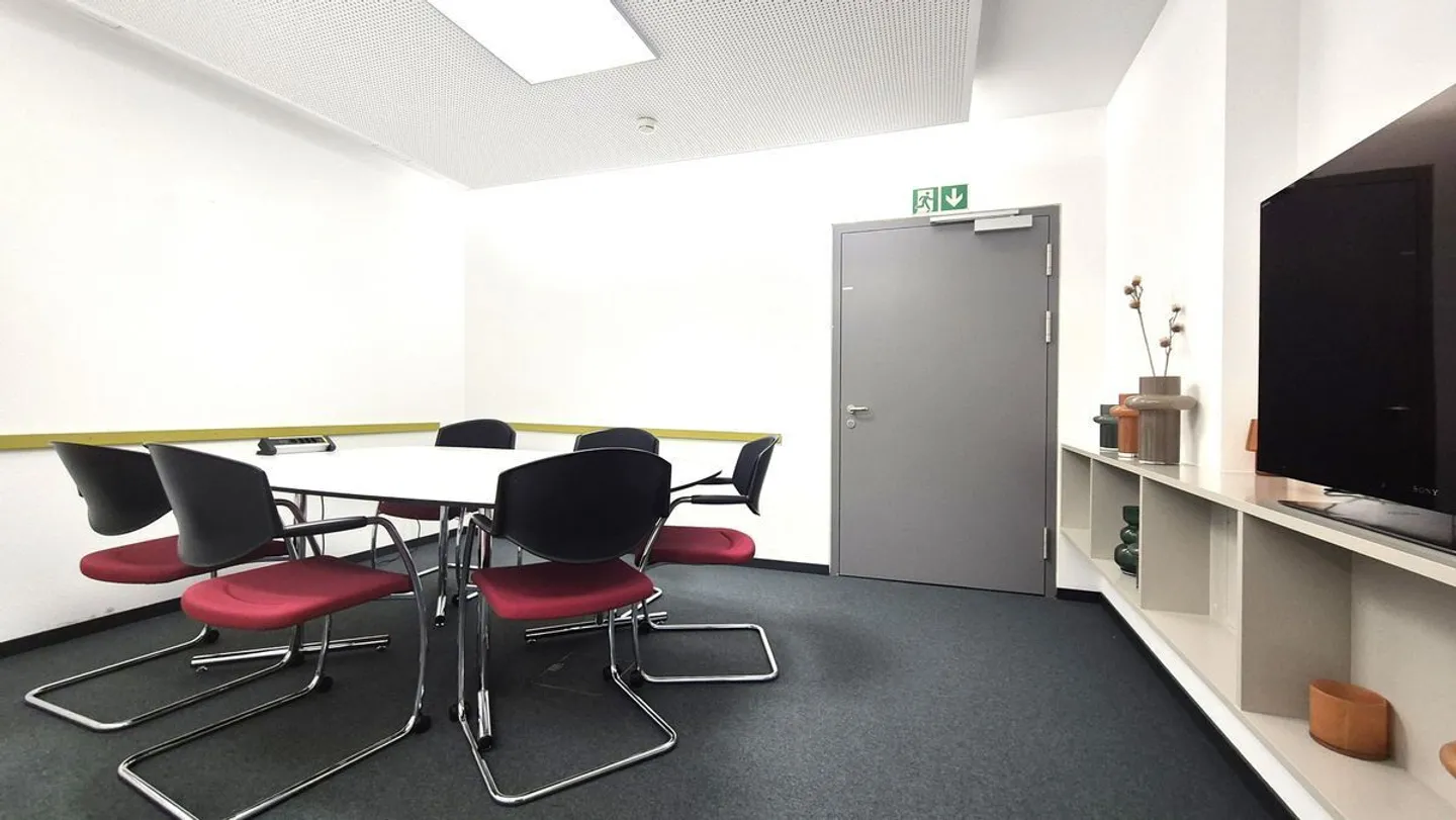 Bureau d'équipe meublé avec salle de bain privée et service de première classe au cœur de Bâle - Photo 9 sur 12