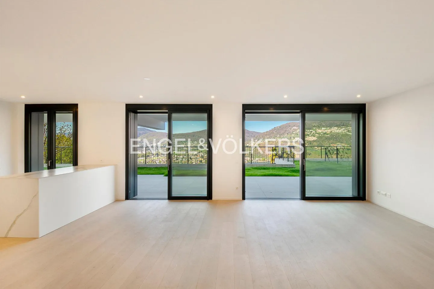 Appartamento di nuova costruzione con giardino e vista lago - Foto 2 di 13