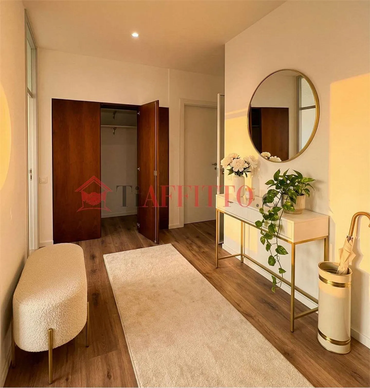 BUREAU DE PRESTIGE - 7 PIÈCES ENTIÈREMENT RÉNOVÉES - Photo 9 sur 13