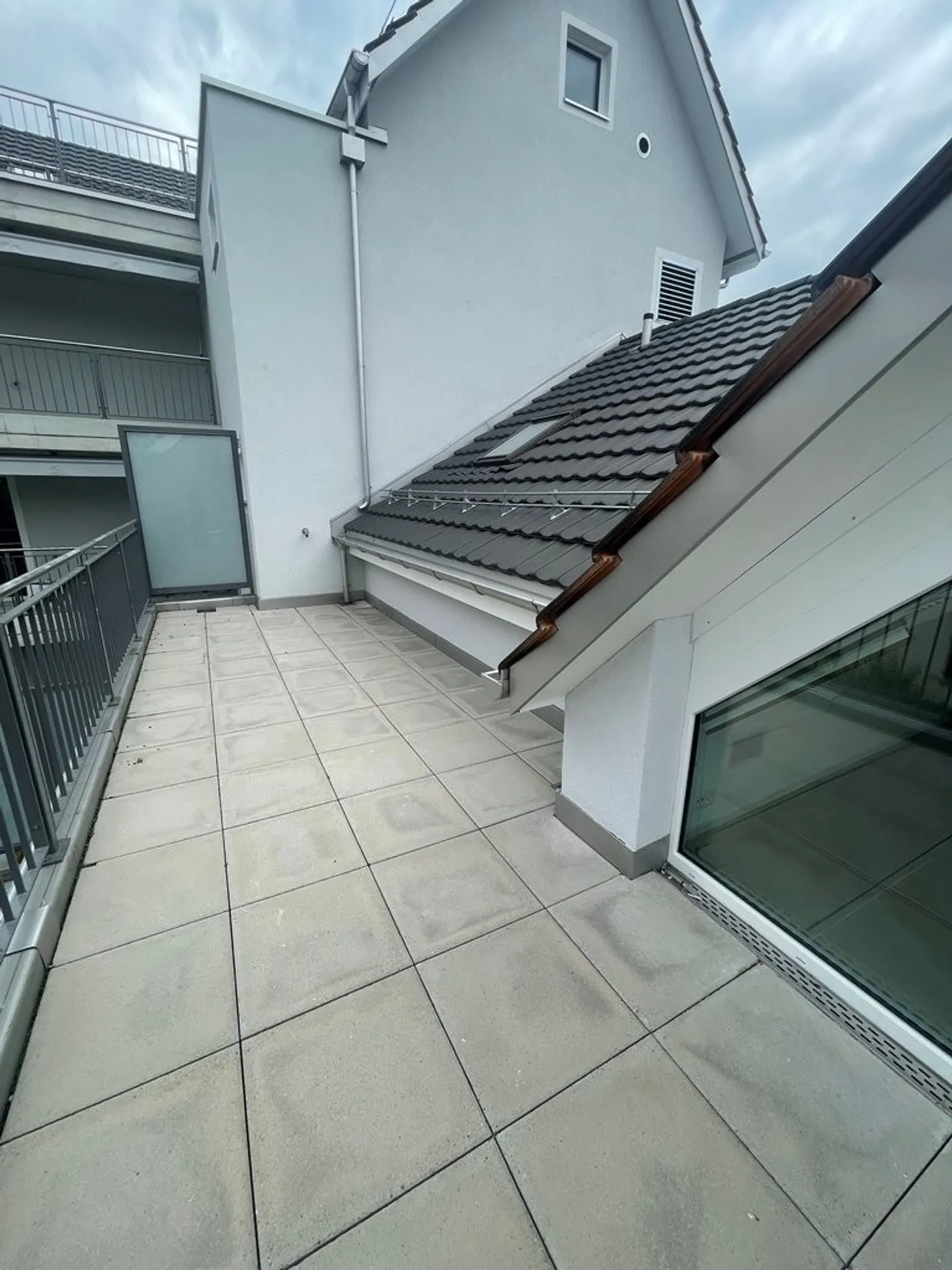 Appartement moderne au cœur d'Adliswil - Photo 3 sur 8