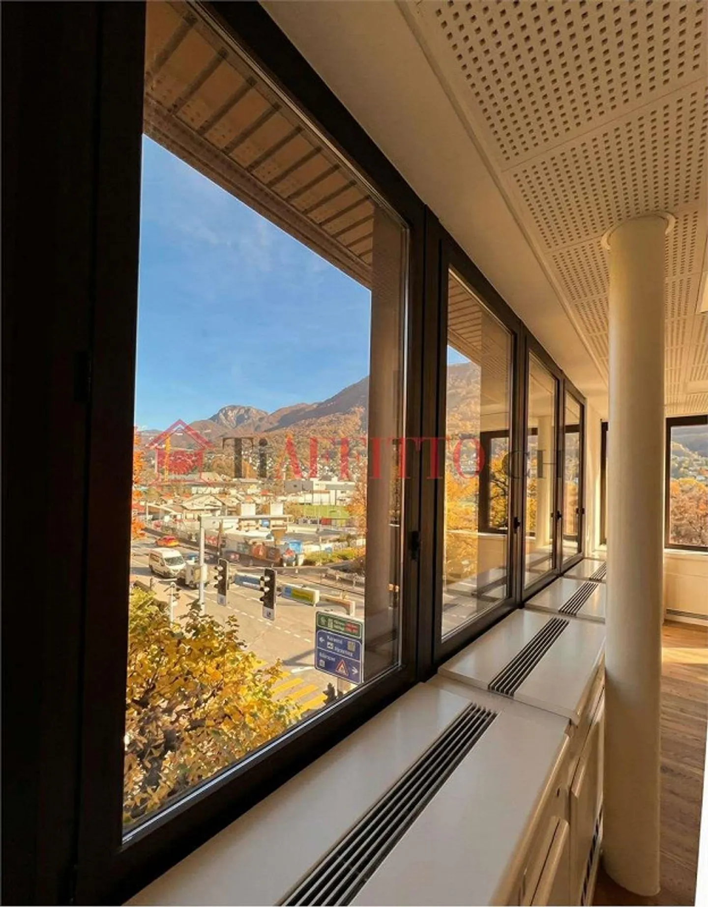 BUREAU DE PRESTIGE - 7 PIÈCES ENTIÈREMENT RÉNOVÉES - Photo 12 sur 13