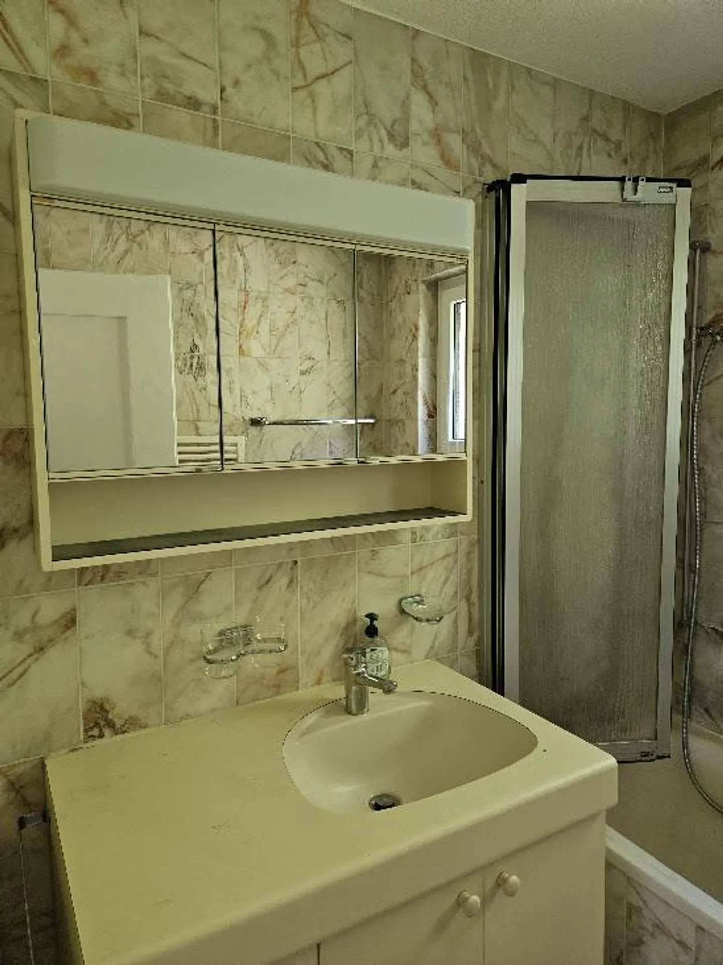 4 1/2 rooms, freshly renovated, central, quiet, beautiful view - Photo 8 of 9