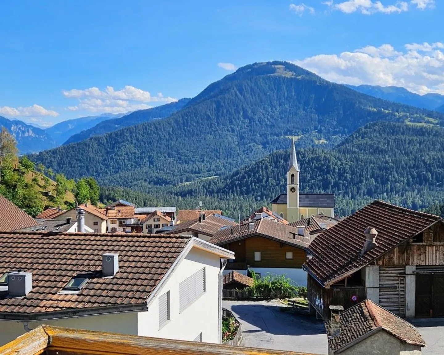 4 1/2 rooms, freshly renovated, central, quiet, beautiful view - Photo 1 of 9