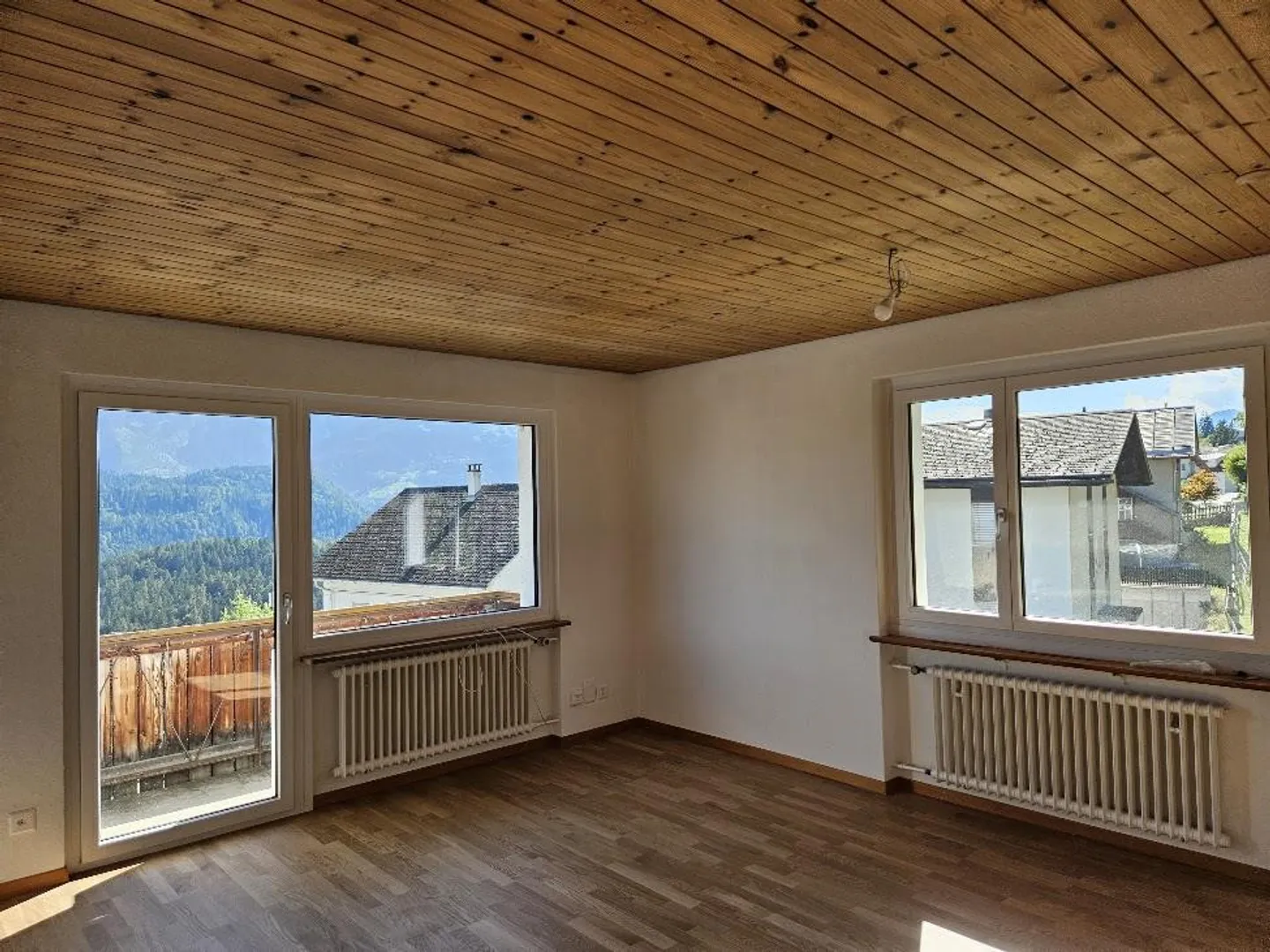 4 1/2 rooms, freshly renovated, central, quiet, beautiful view - Photo 2 of 9