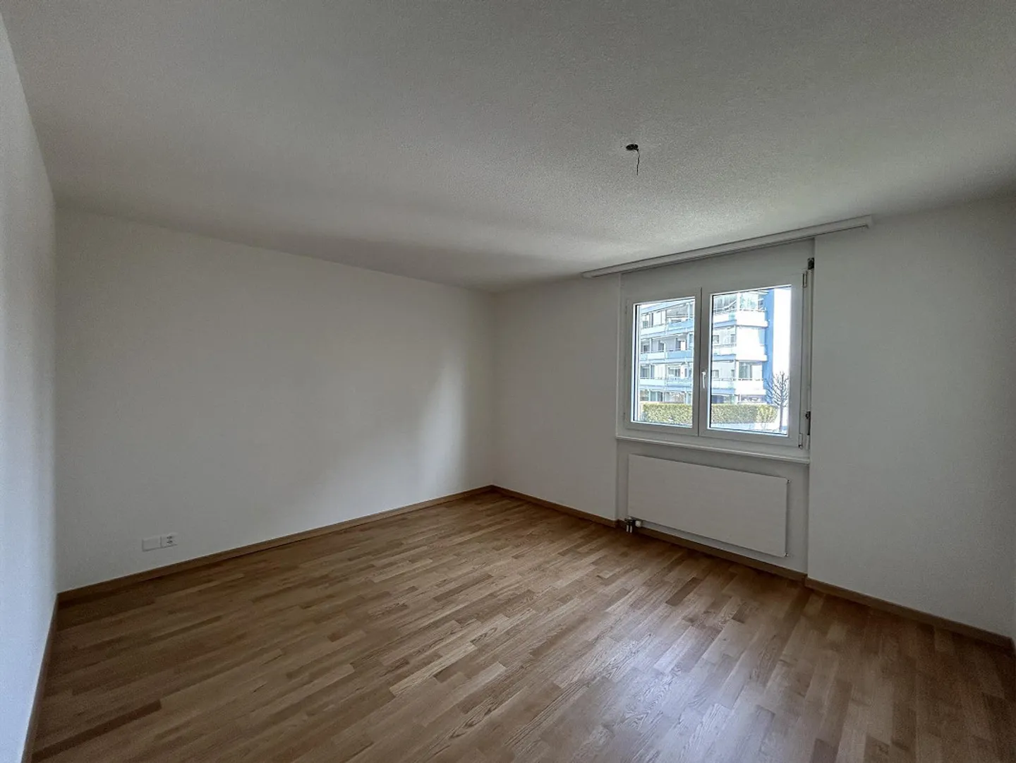 Ampio appartamento di 4,5 stanze in una posizione centrale - Foto 6 di 9