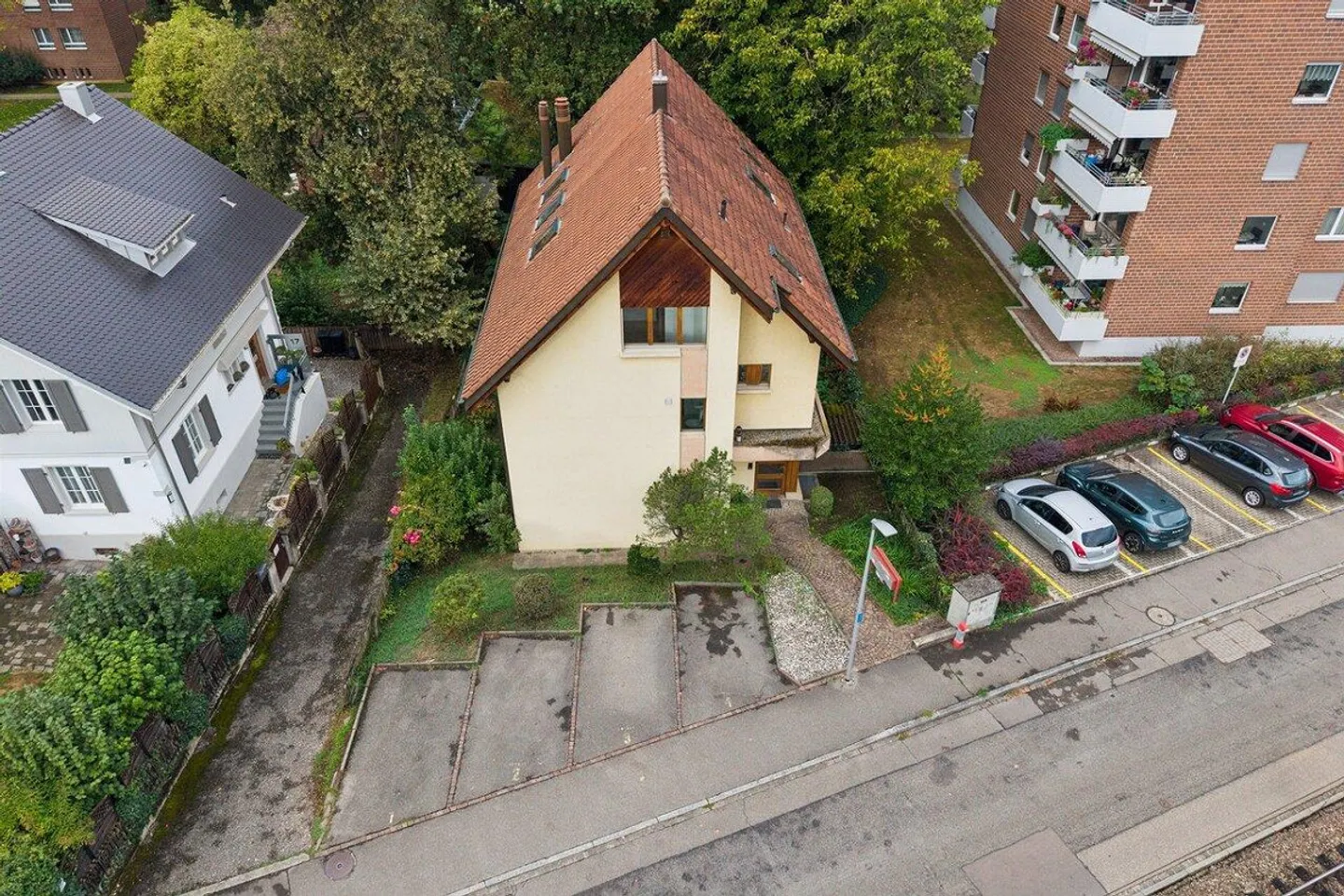 Charmante 3½-Zimmer-Dachwohnung mit Cheminée und Balkon in Arlesheim - Foto 13 di 15