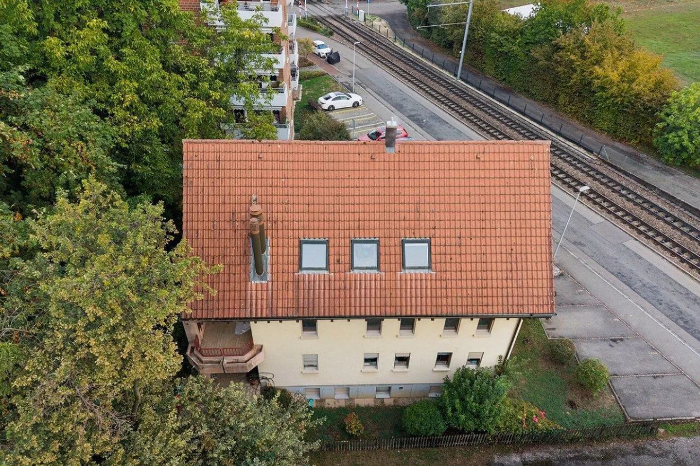 Charmante 3½-Zimmer-Dachwohnung mit Cheminée und Balkon in Arlesheim - Foto 15 di 15