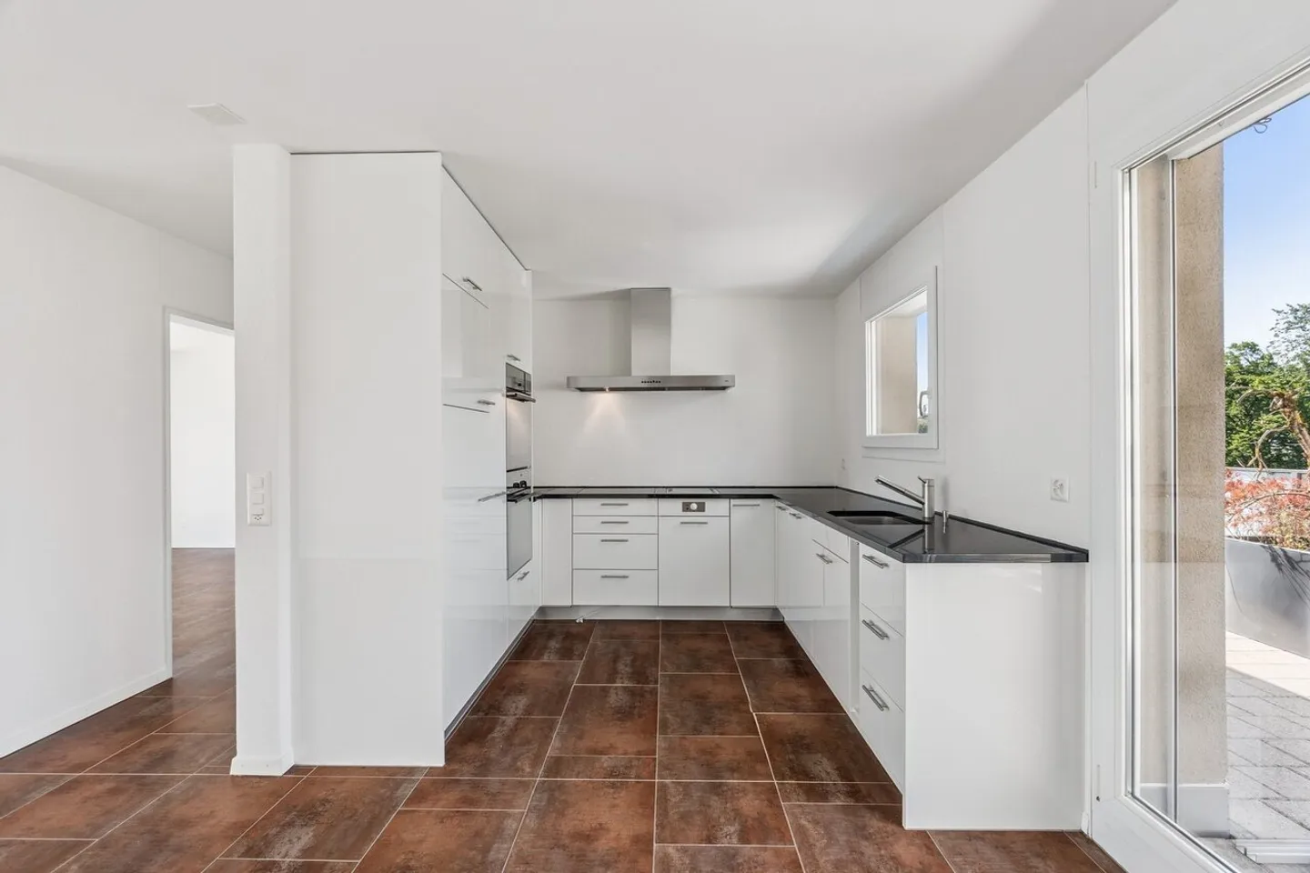 Appartement Attique Stylé en Zone Calme - Photo 2 sur 7