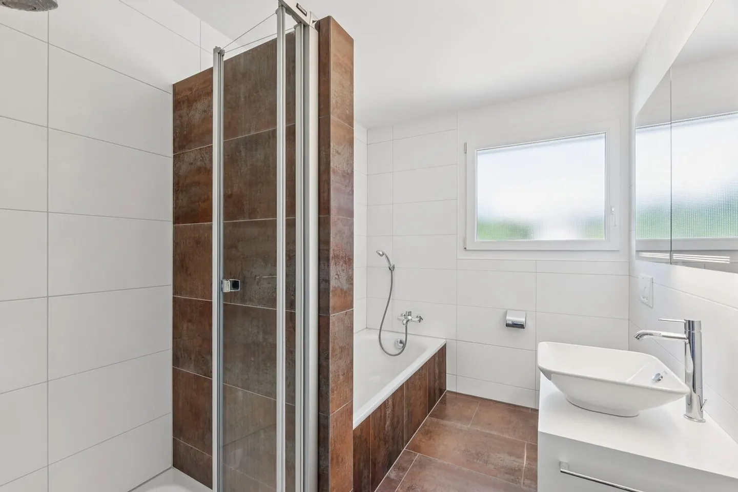 Appartement Attique Stylé en Zone Calme - Photo 5 sur 7