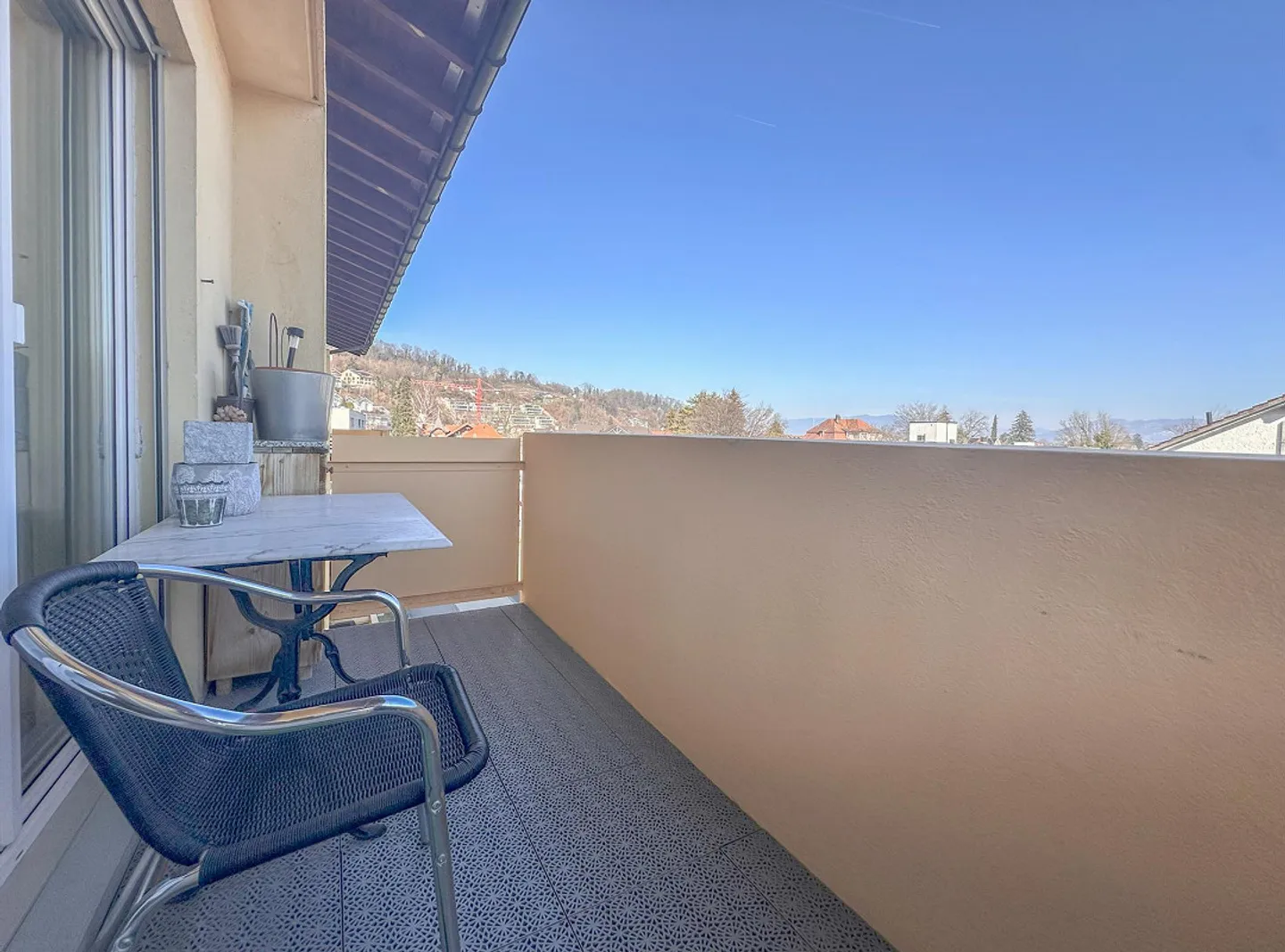 Ampio appartamento di 4,5 stanze in posizione tranquilla con balcone - Foto 8 di 8