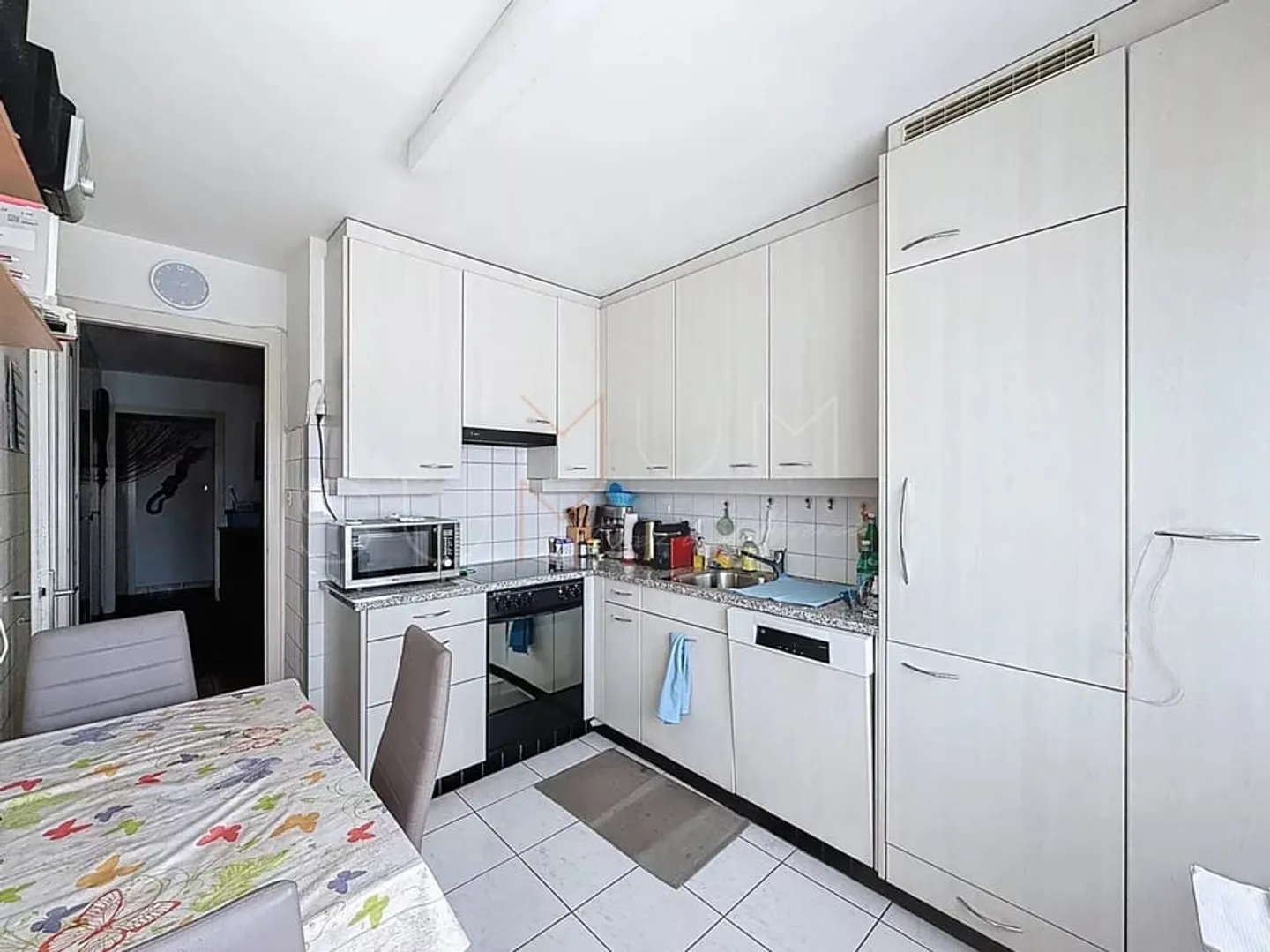 Bright 4.5 Room Apartment with Unobstructed View - Investment Opportunity - Photo 4 of 10