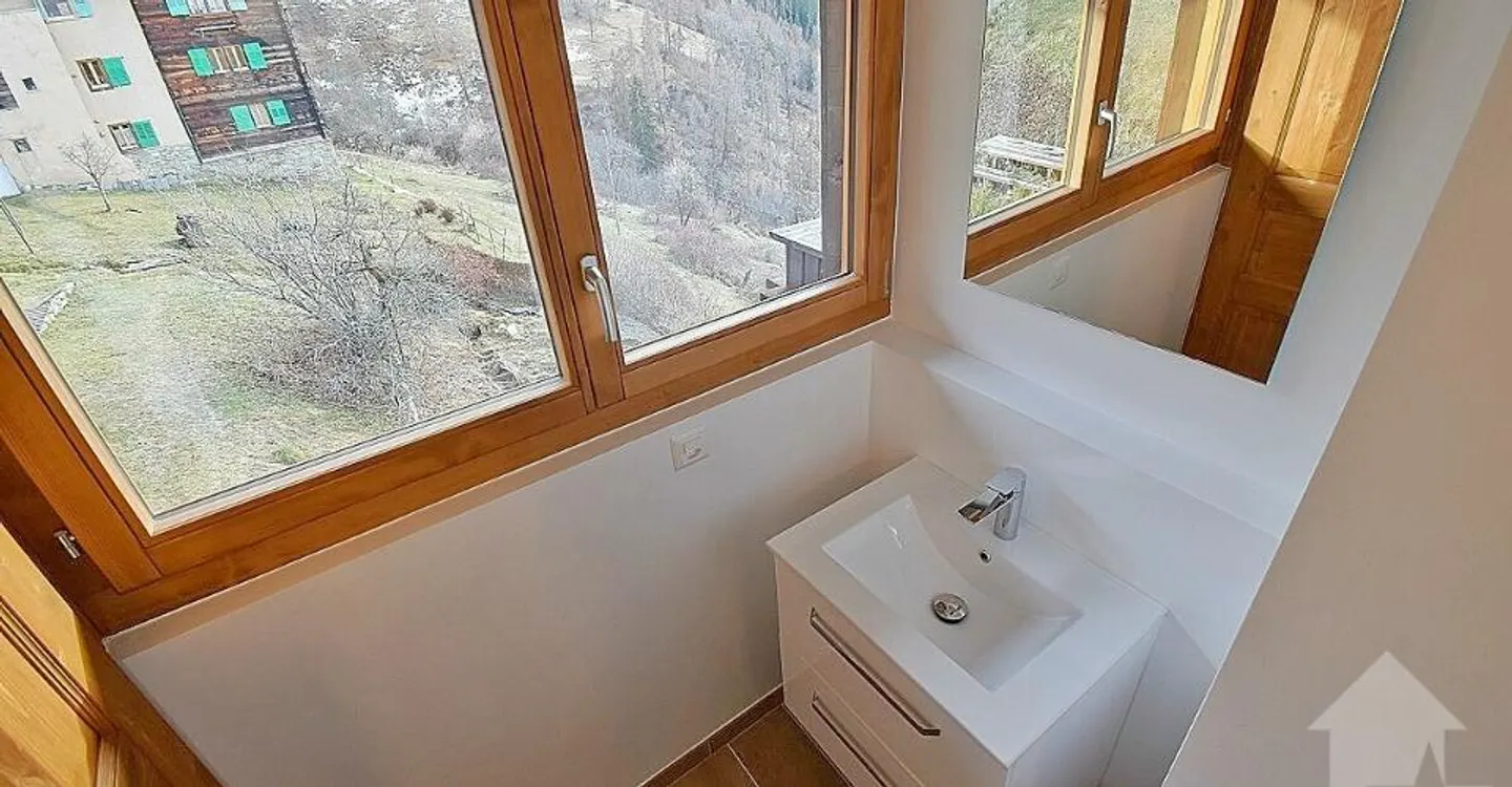 Magnifique appartement de 3.5 pièces complètement rénové en 2024 - Photo 9 of 11