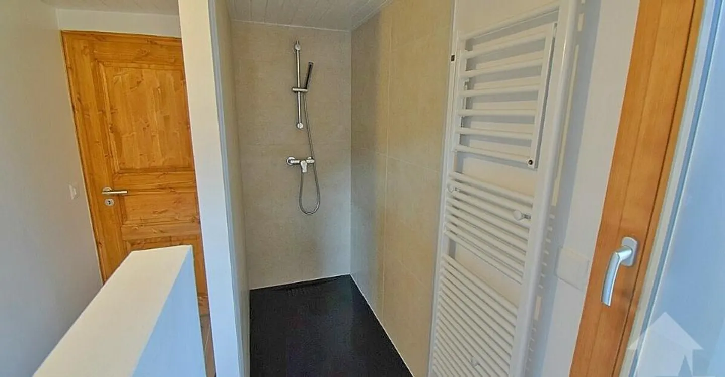 Magnifique appartement de 3.5 pièces complètement rénové en 2024 - Photo 11 of 11