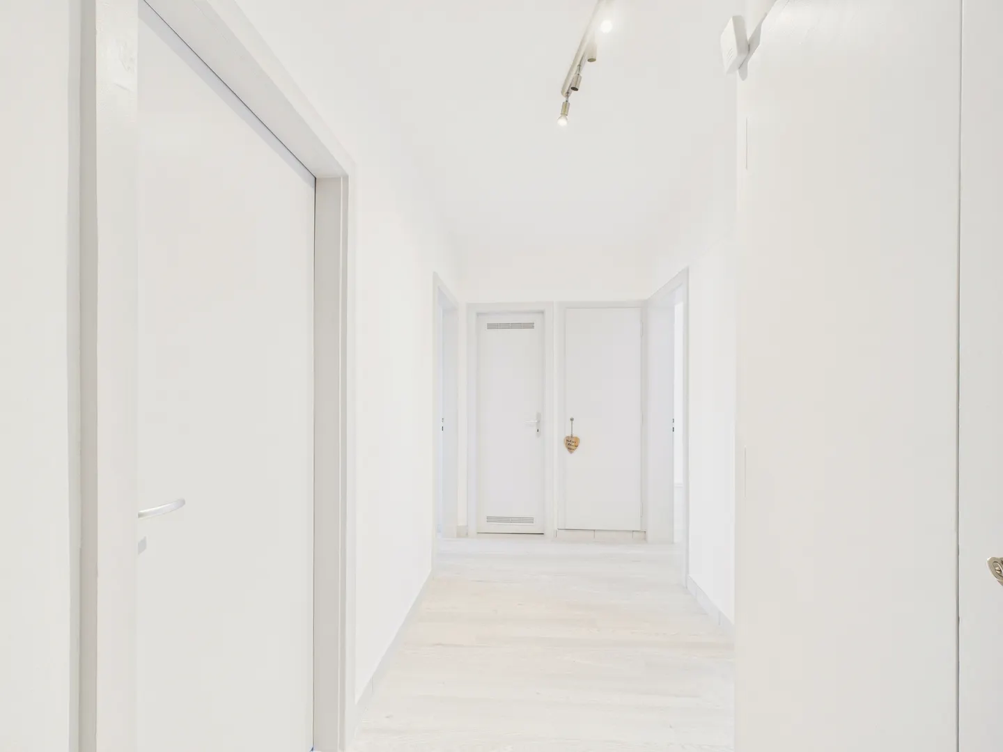 Renovierte 3,5-Zimmer-Wohnung im Herzen von Le Locle - Ruhe, Modernität und Komfort - Foto 6 von 8