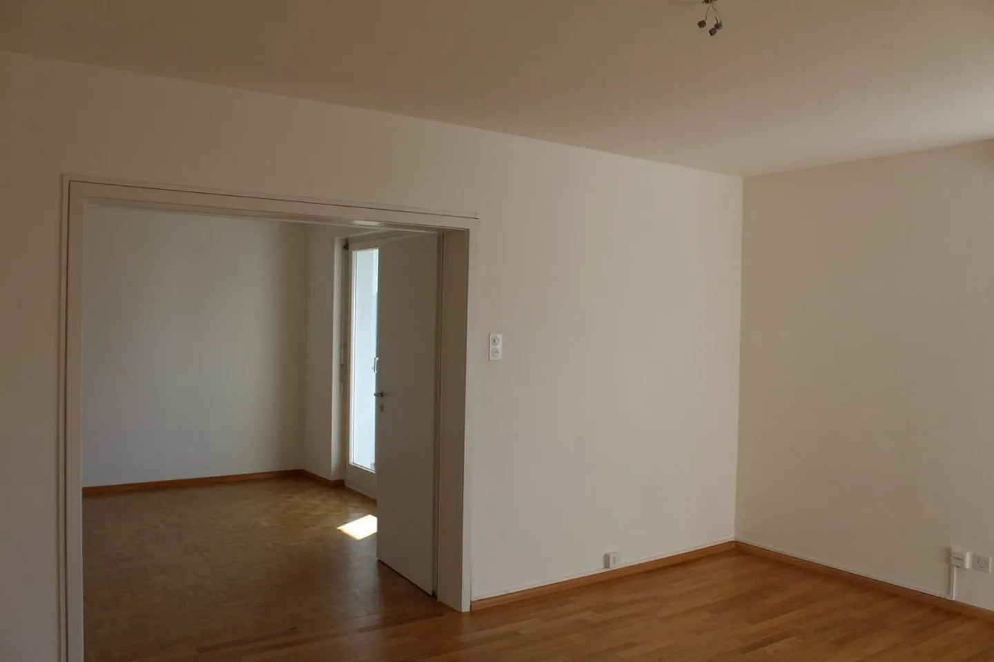 Spielplatz und Begegnungszone inklusive - Foto 2 von 13