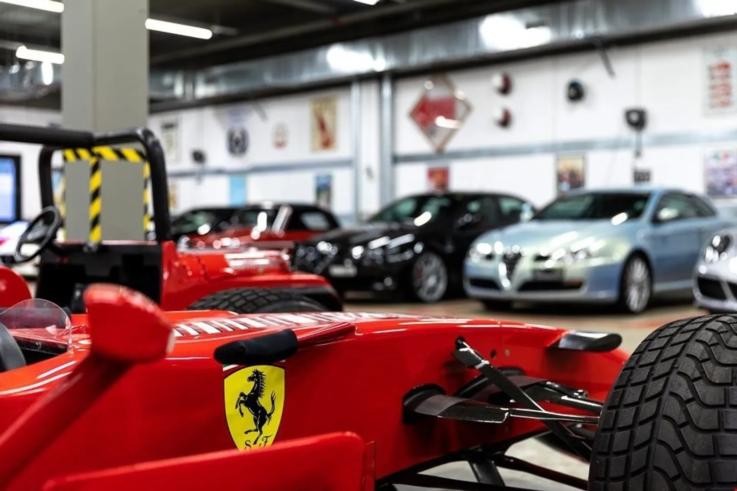 CLASSIC & SPORT CARS STORAGE BIOGGIO-AFFITTASI POSTI AUTO SORVEGLIATI - Foto 10 di 15