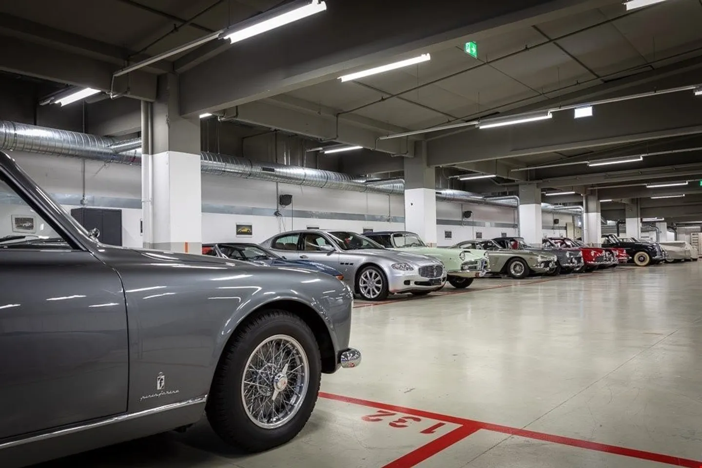 CLASSIC & SPORT CARS STORAGE BIOGGIO-AFFITTASI POSTI AUTO SORVEGLIATI - Foto 12 di 15