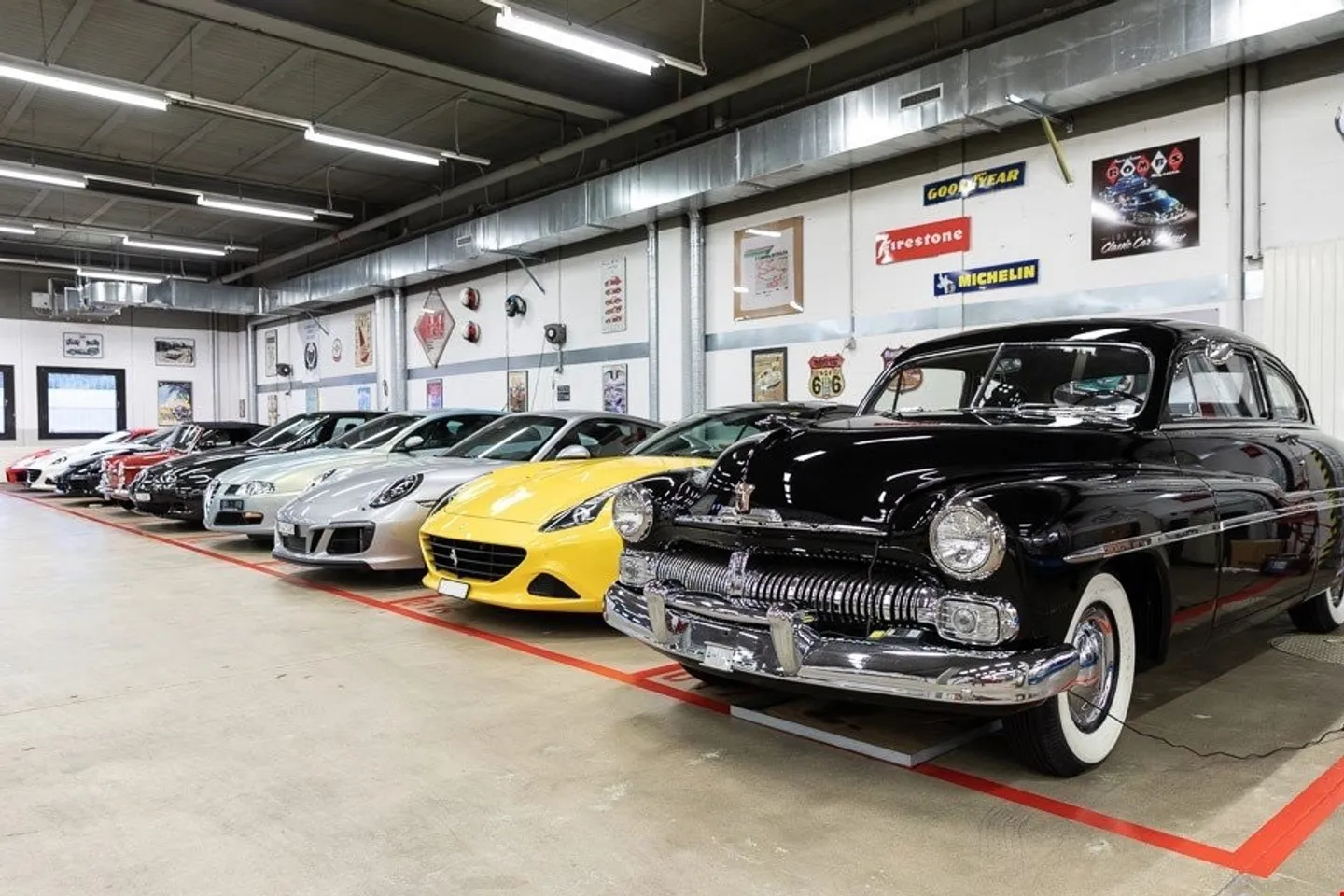 CLASSIC & SPORT CARS STORAGE BIOGGIO-AFFITTASI POSTI AUTO SORVEGLIATI - Foto 2 di 15