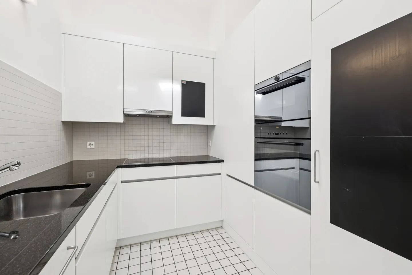 Modernes Wohnhaus in Halbetagen mit Loggia, unabhängigem Studio - Foto 5 von 7