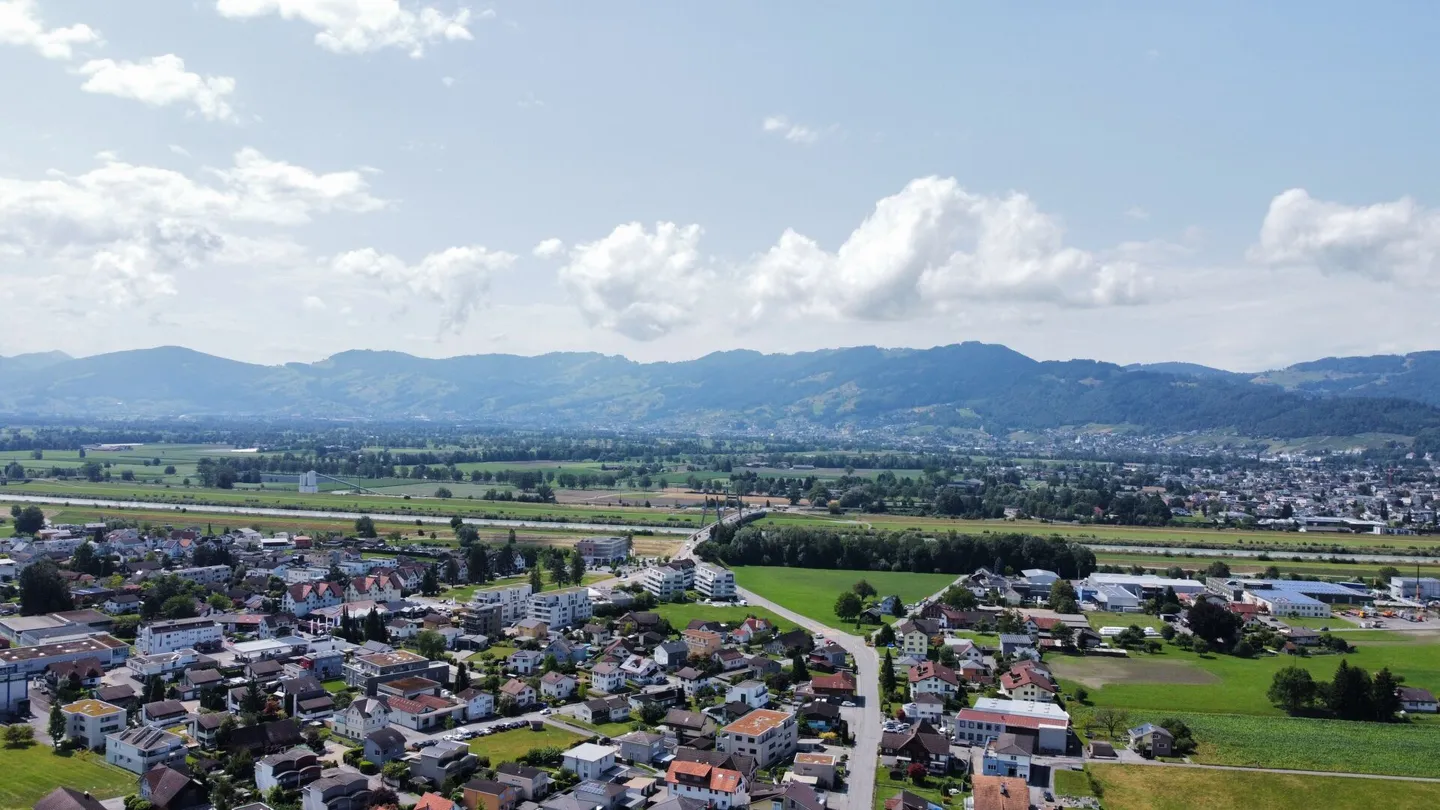 Investissement en construction neuve : Immeuble multifamilial entièrement loué avec 6 unités résidentielles et 1 unité commerciale - Photo 2 sur 2