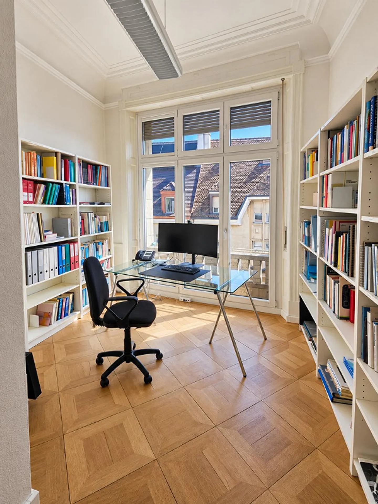 Espaces de bureau dans un immeuble commercial représentatif au centre-ville de Bâle - Photo 6 sur 12