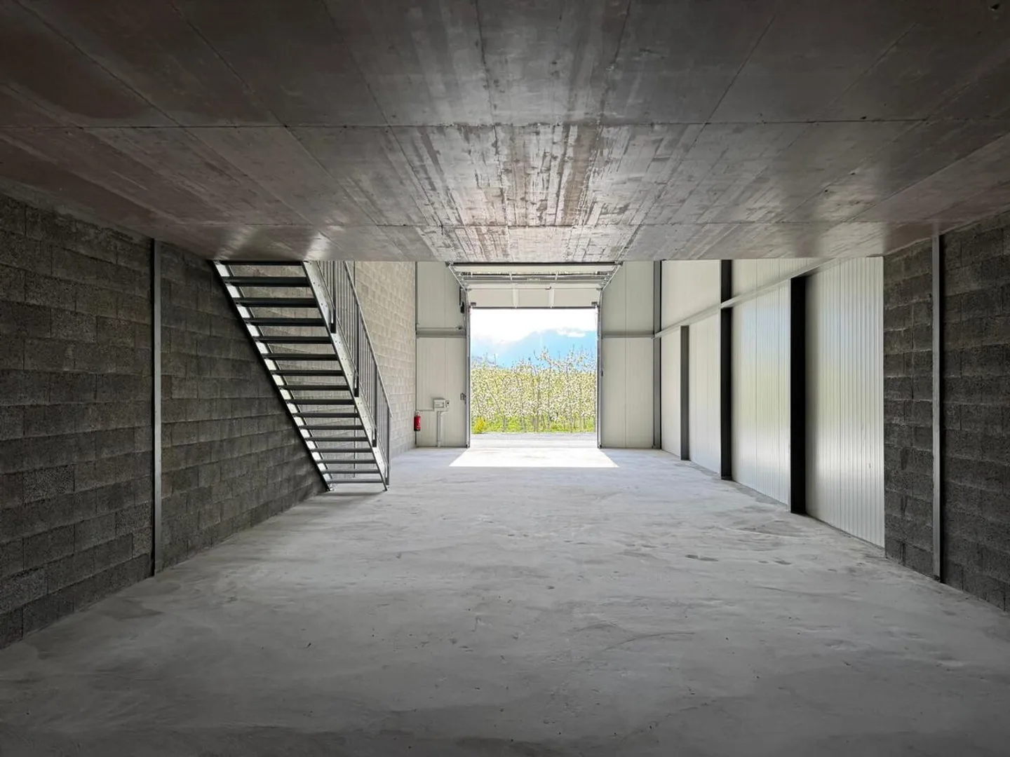 Spazio modulare di 160m² - Flessibilità e accessibilità strategica A9 - Foto 1 di 8