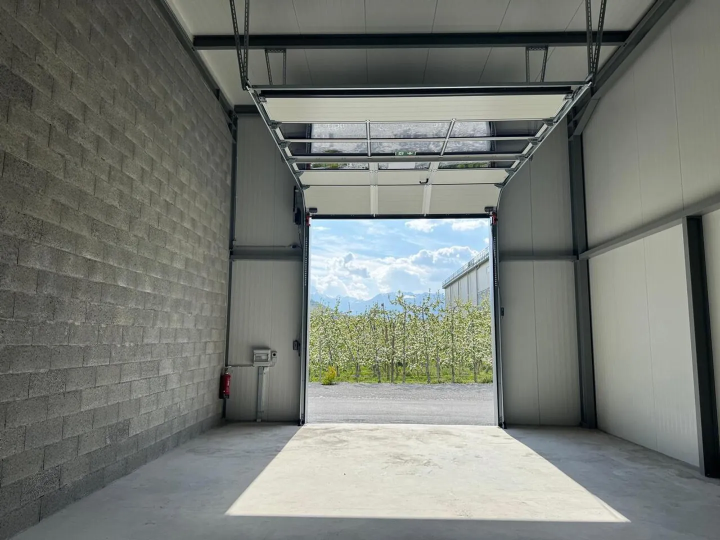 Spazio modulare di 160m² - Flessibilità e accessibilità strategica A9 - Foto 7 di 8