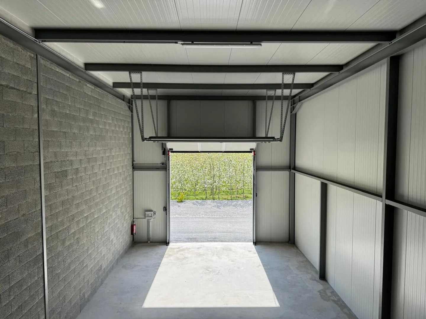 Spazio modulare di 160m² - Flessibilità e accessibilità strategica A9 - Foto 2 di 8