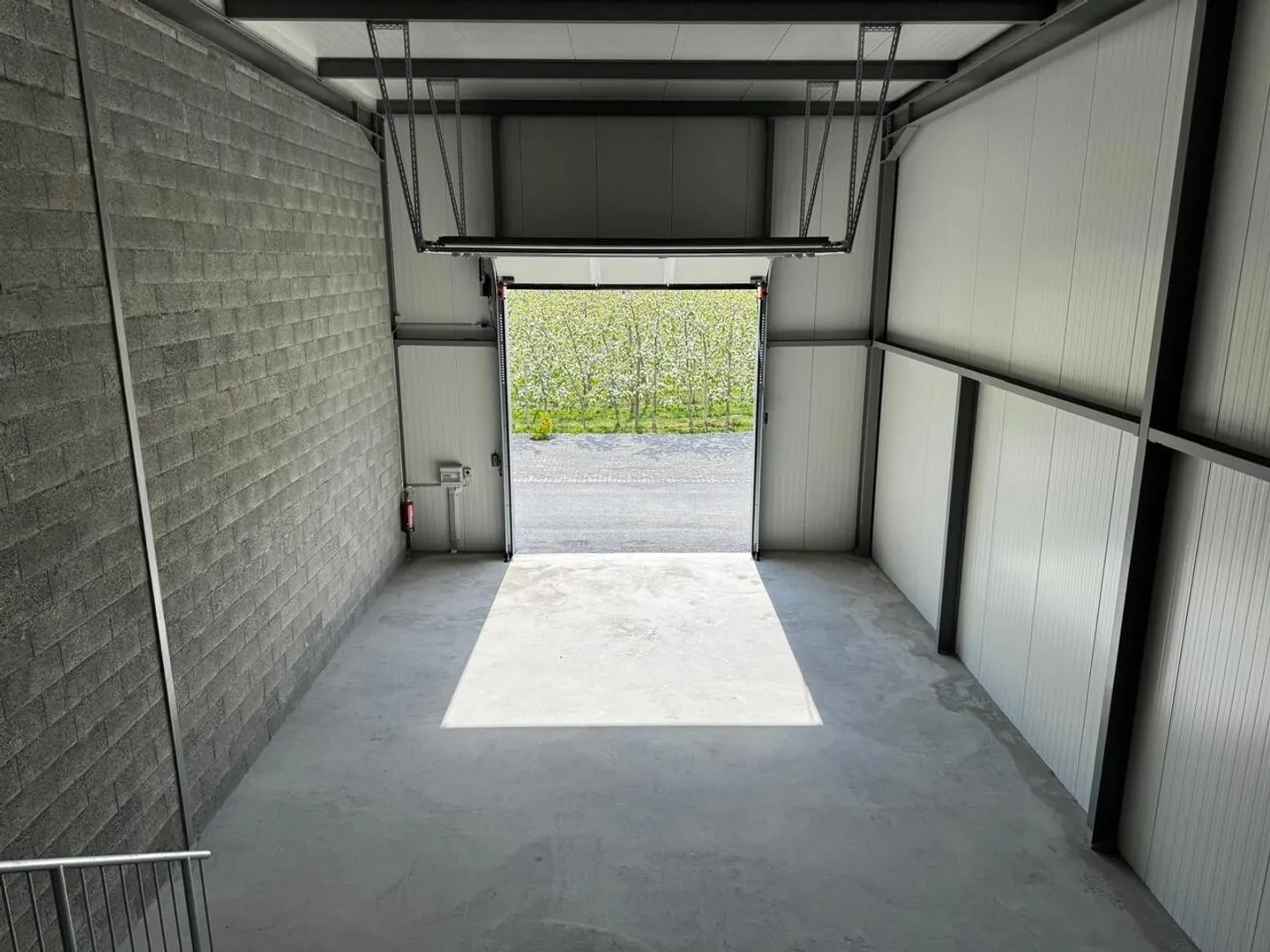 Spazio modulare di 160m² - Flessibilità e accessibilità strategica A9 - Foto 4 di 8